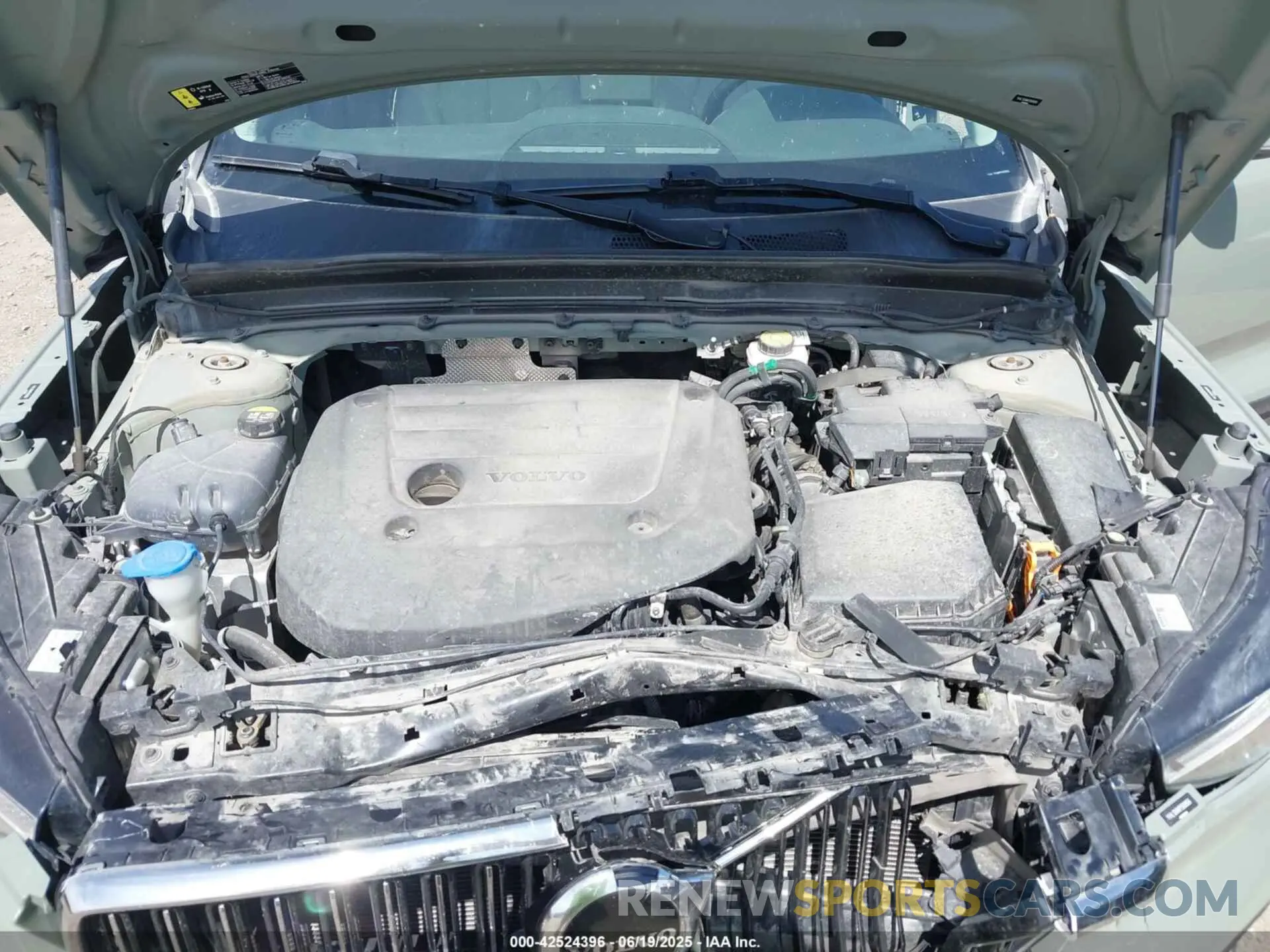 10 Photograph of a damaged car YV4L12UNXP2930656 VOLVO XC40 2023
