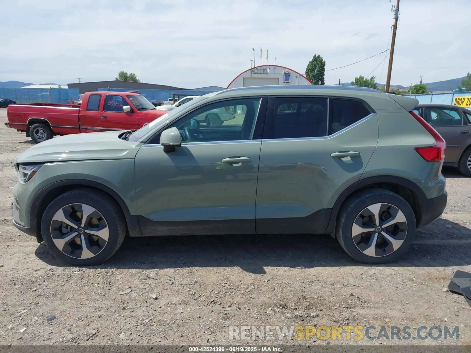 14 Photograph of a damaged car YV4L12UNXP2930656 VOLVO XC40 2023