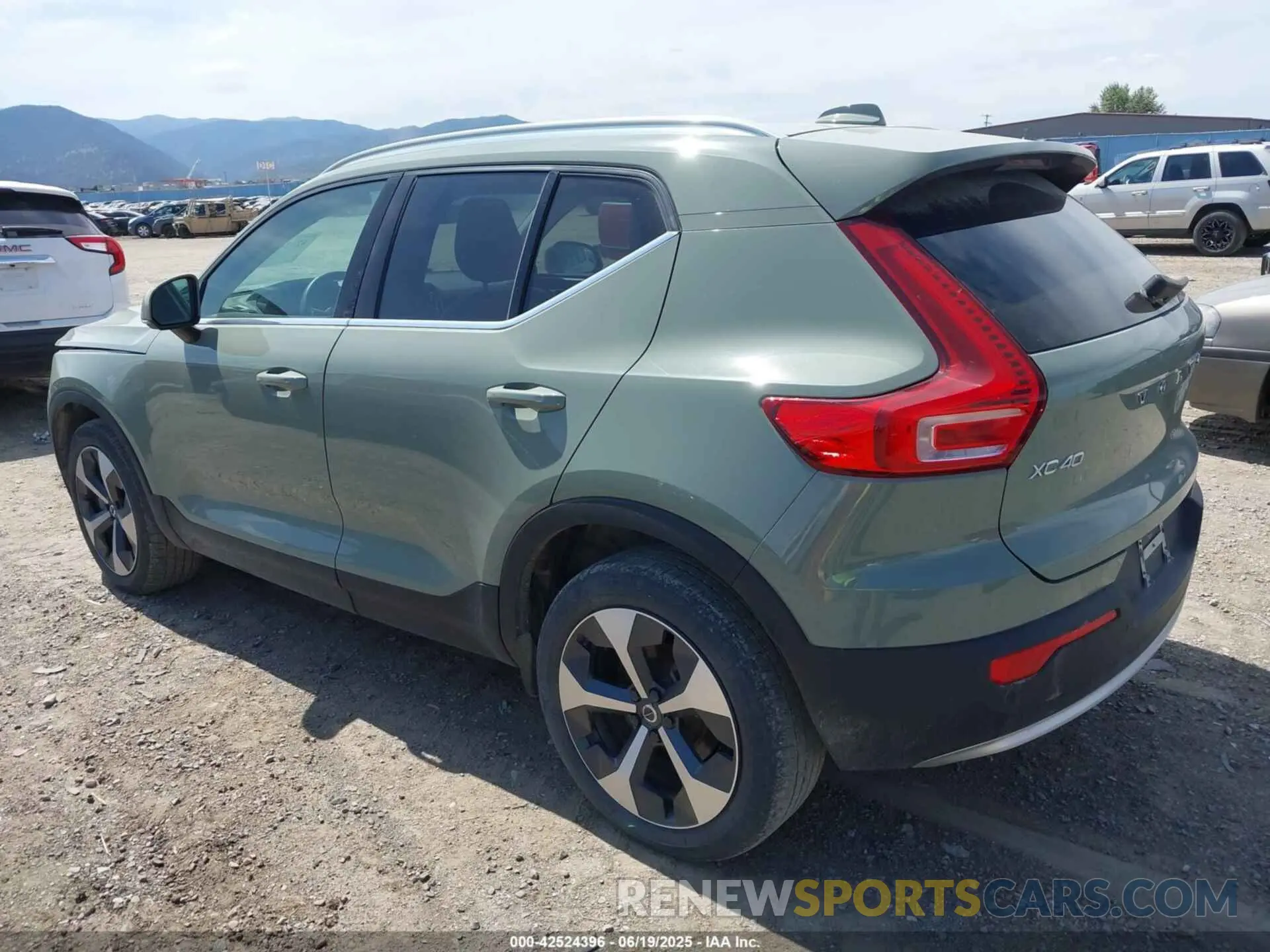 3 Photograph of a damaged car YV4L12UNXP2930656 VOLVO XC40 2023