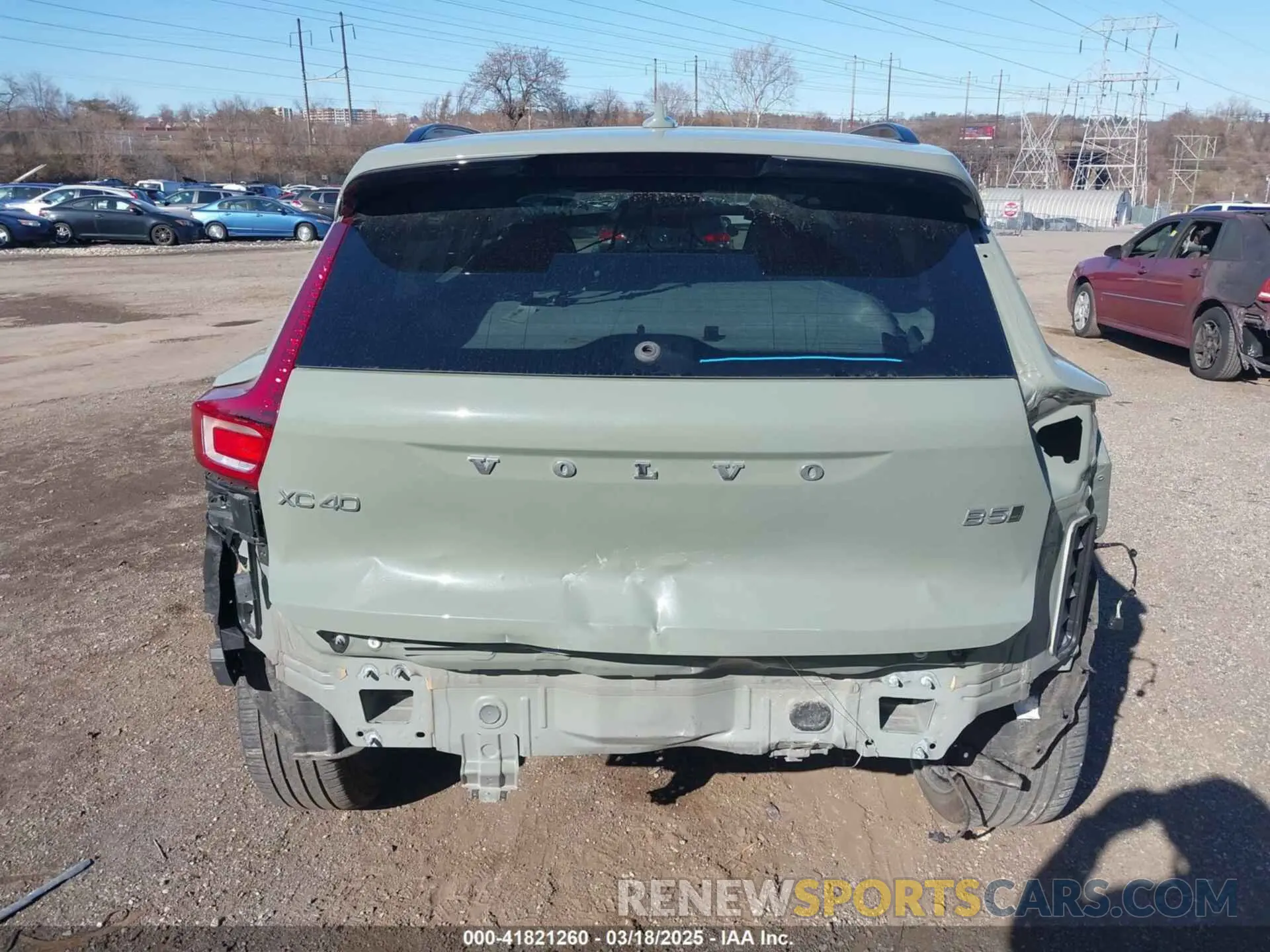 17 Photograph of a damaged car YV4L12UW2P2993033 VOLVO XC40 2023