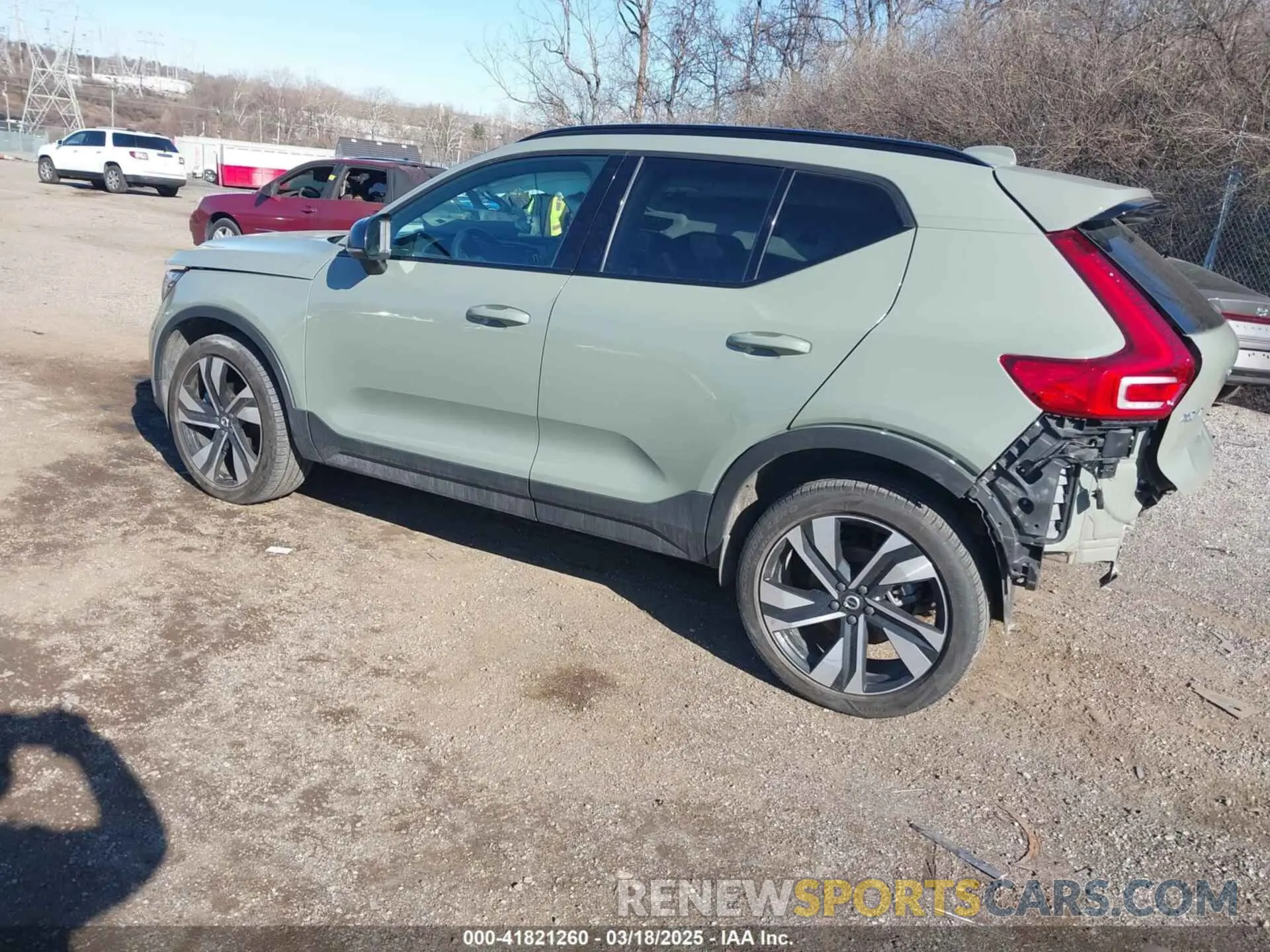 3 Photograph of a damaged car YV4L12UW2P2993033 VOLVO XC40 2023