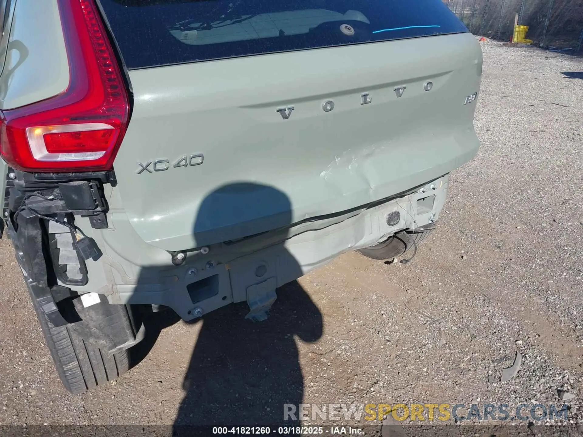 6 Photograph of a damaged car YV4L12UW2P2993033 VOLVO XC40 2023