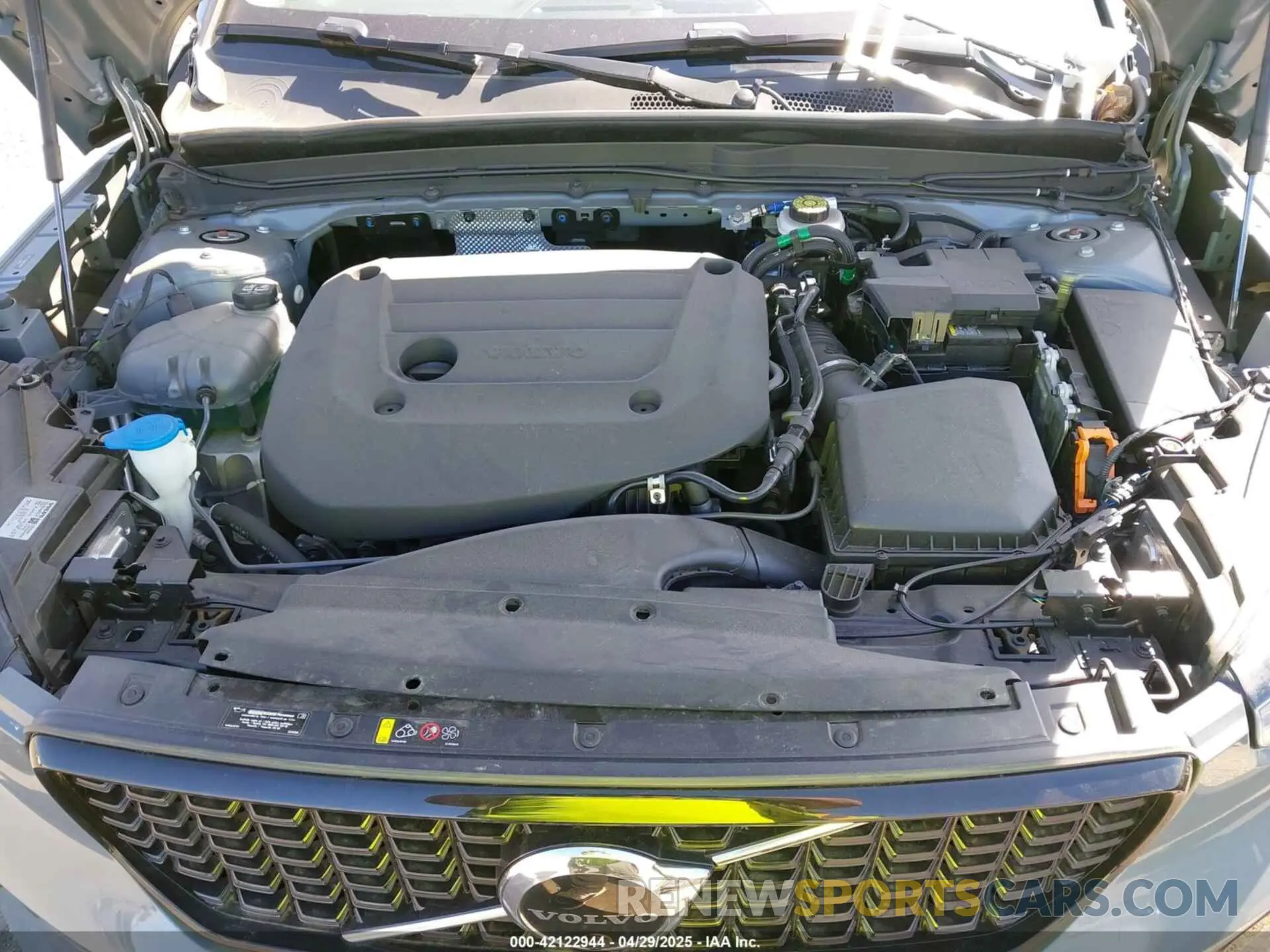 10 Photograph of a damaged car YV4L12UW6P2091677 VOLVO XC40 2023