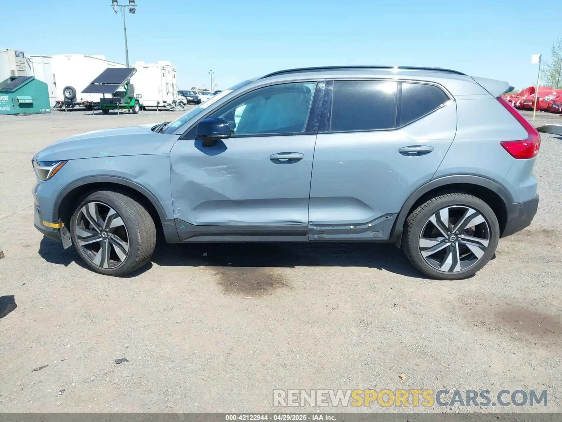 6 Photograph of a damaged car YV4L12UW6P2091677 VOLVO XC40 2023
