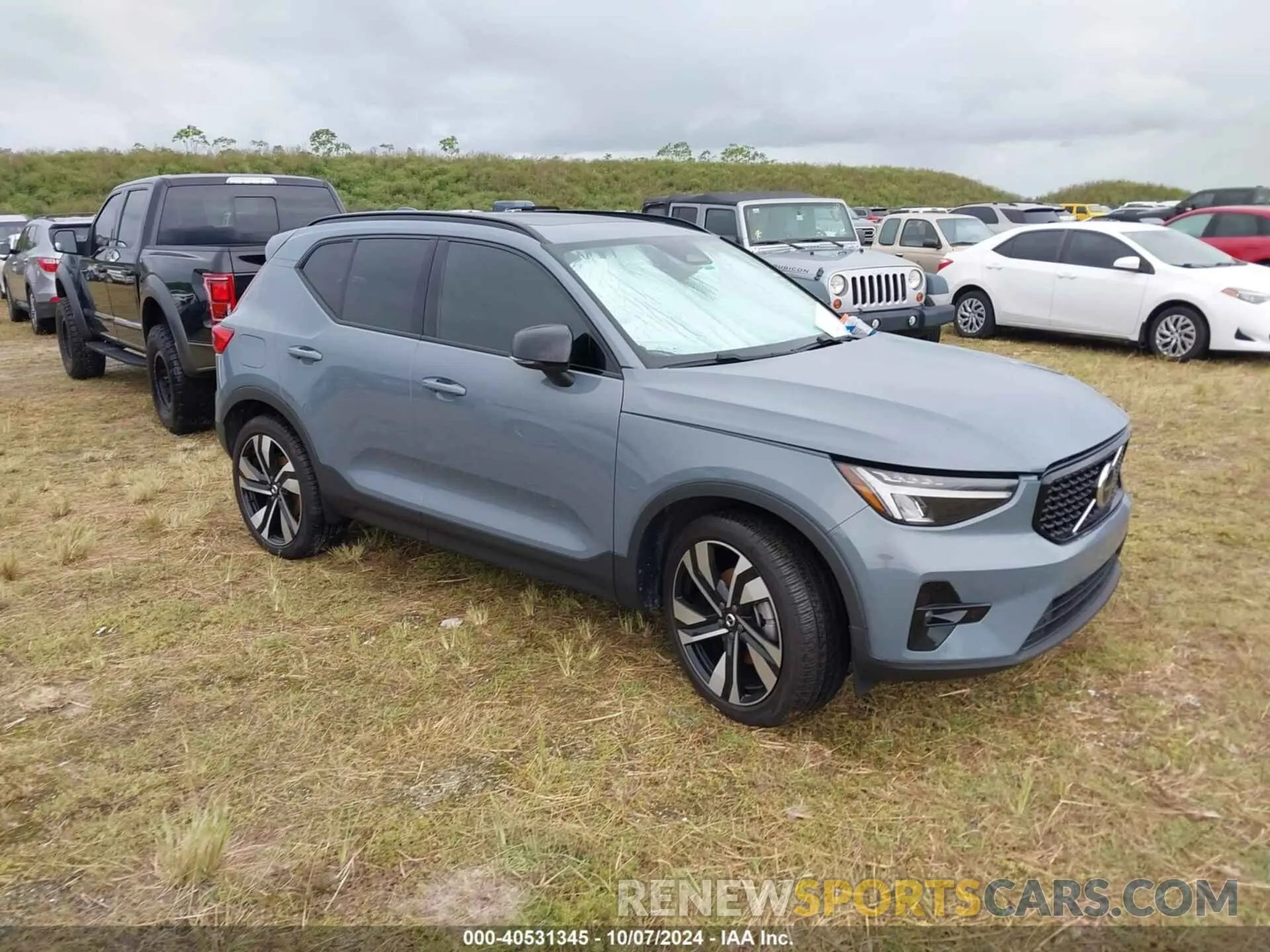 1 Photograph of a damaged car YV4L12UW6P2969723 VOLVO XC40 2023