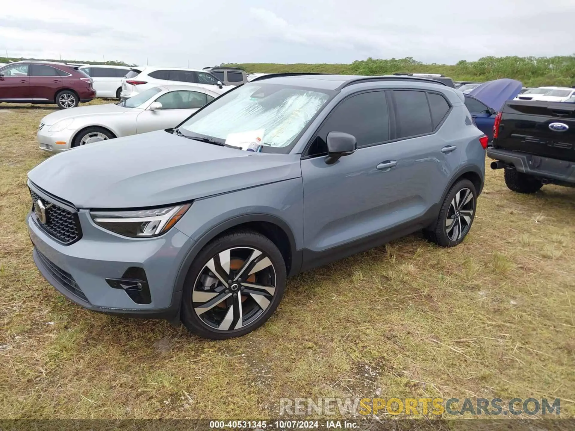 2 Photograph of a damaged car YV4L12UW6P2969723 VOLVO XC40 2023