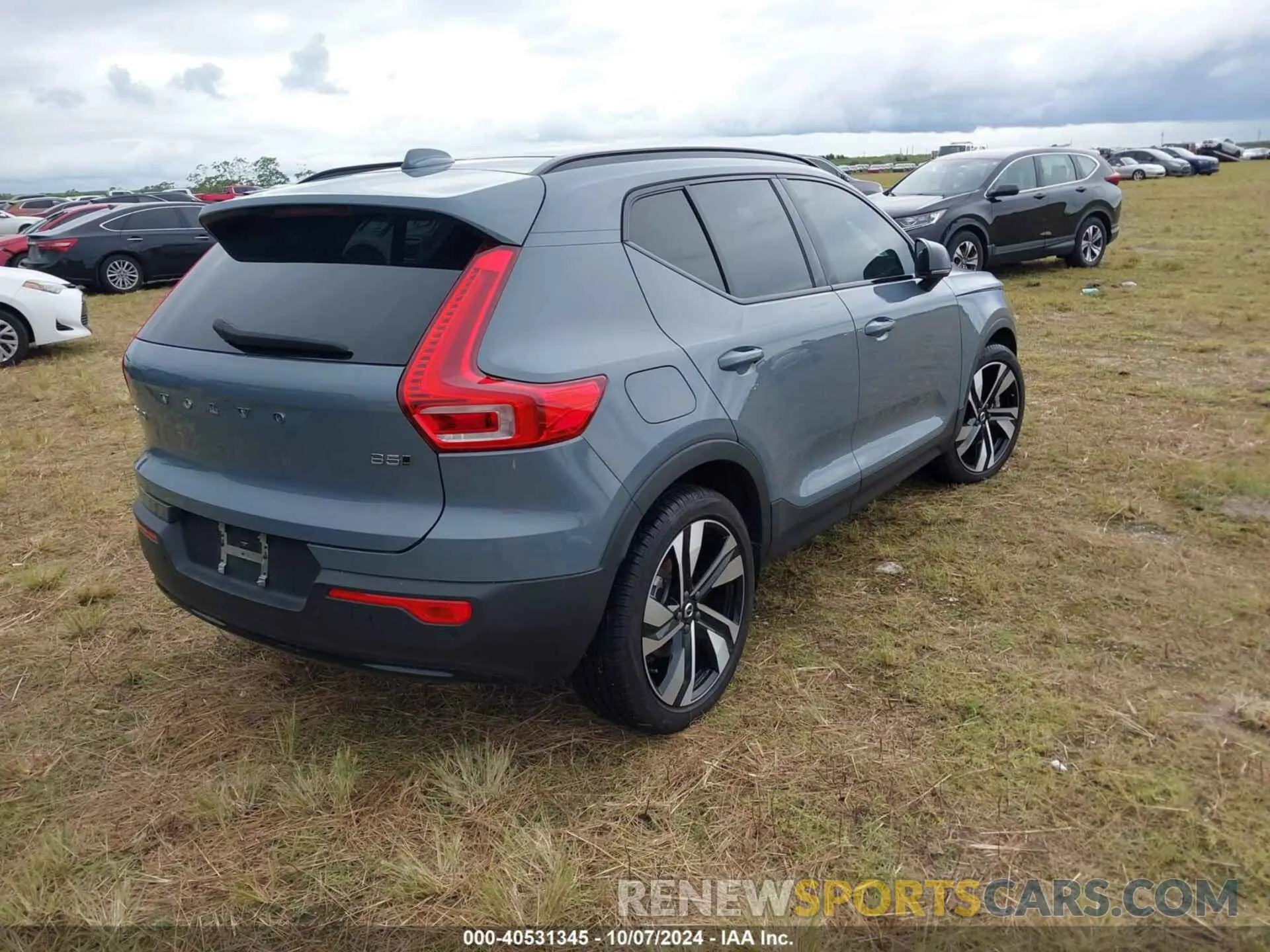 4 Photograph of a damaged car YV4L12UW6P2969723 VOLVO XC40 2023