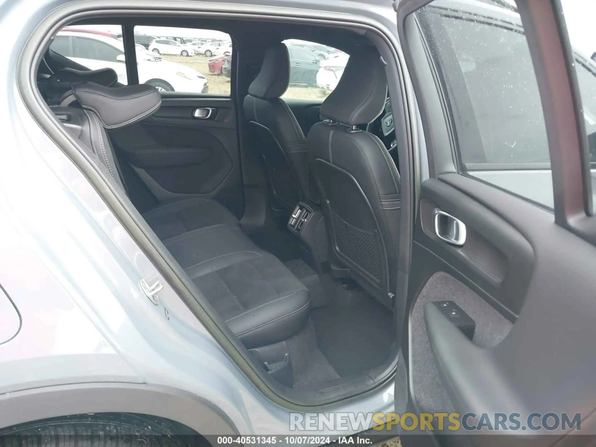 8 Photograph of a damaged car YV4L12UW6P2969723 VOLVO XC40 2023