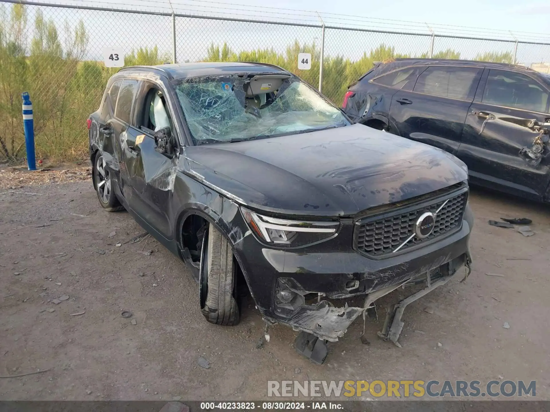 1 Photograph of a damaged car YV4L12UW6P2983721 VOLVO XC40 2023