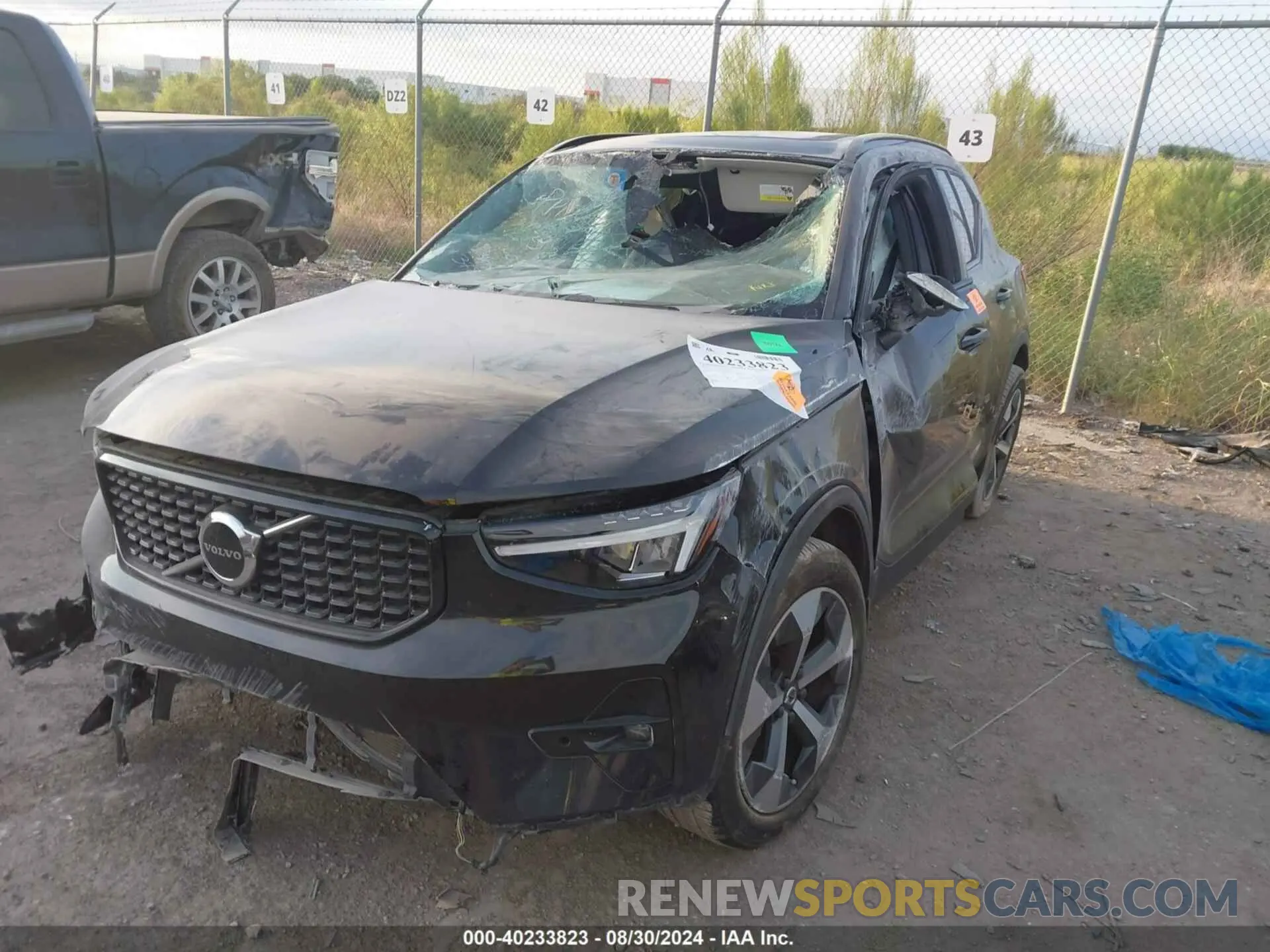 2 Photograph of a damaged car YV4L12UW6P2983721 VOLVO XC40 2023