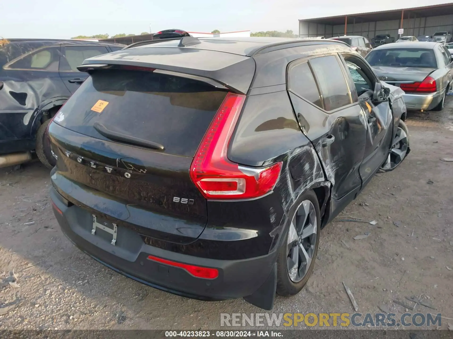 4 Photograph of a damaged car YV4L12UW6P2983721 VOLVO XC40 2023
