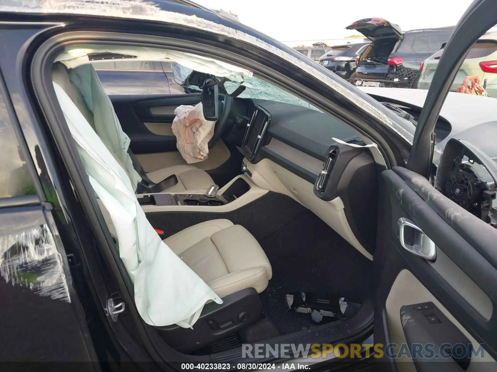 5 Photograph of a damaged car YV4L12UW6P2983721 VOLVO XC40 2023