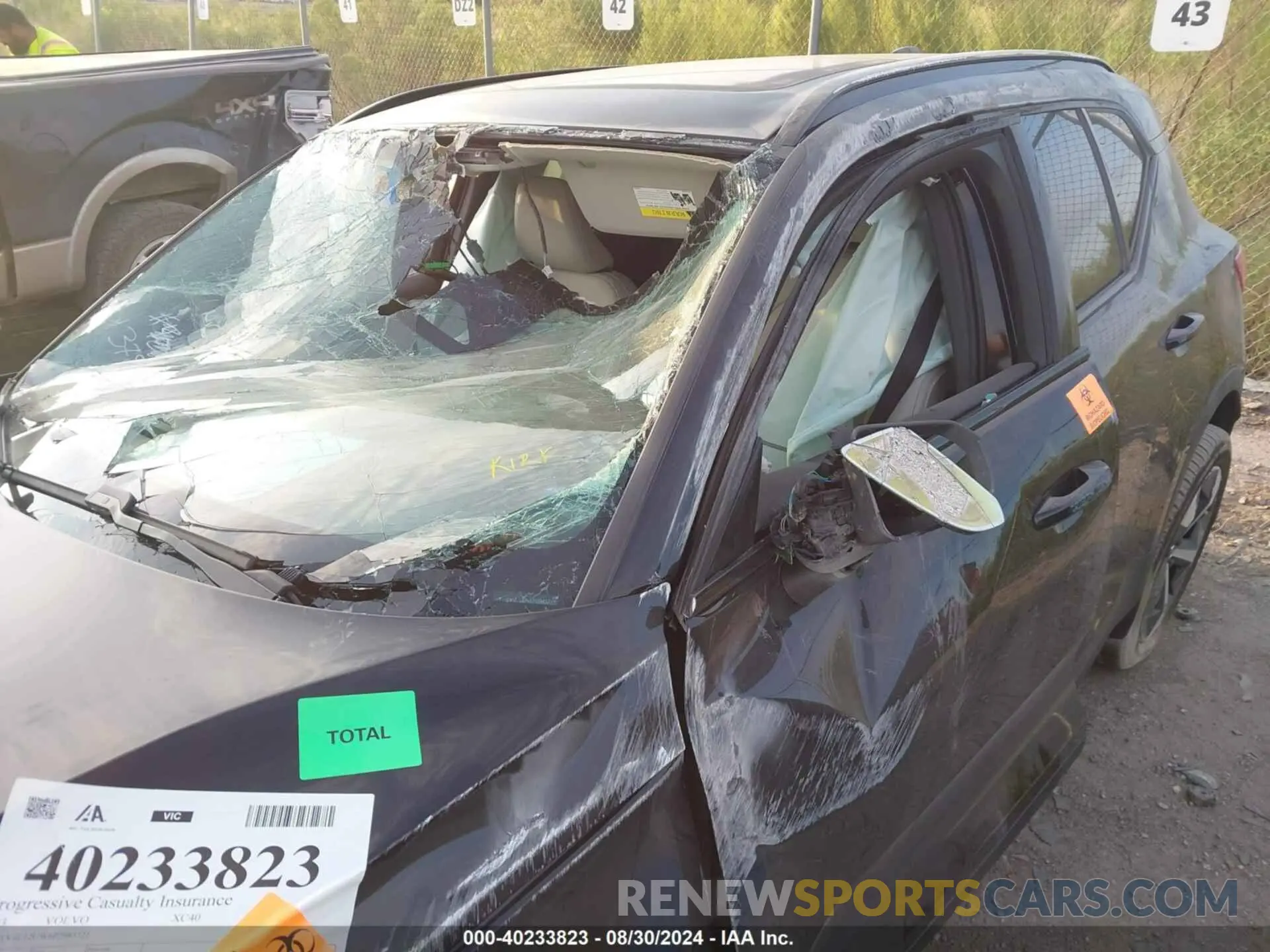 6 Photograph of a damaged car YV4L12UW6P2983721 VOLVO XC40 2023