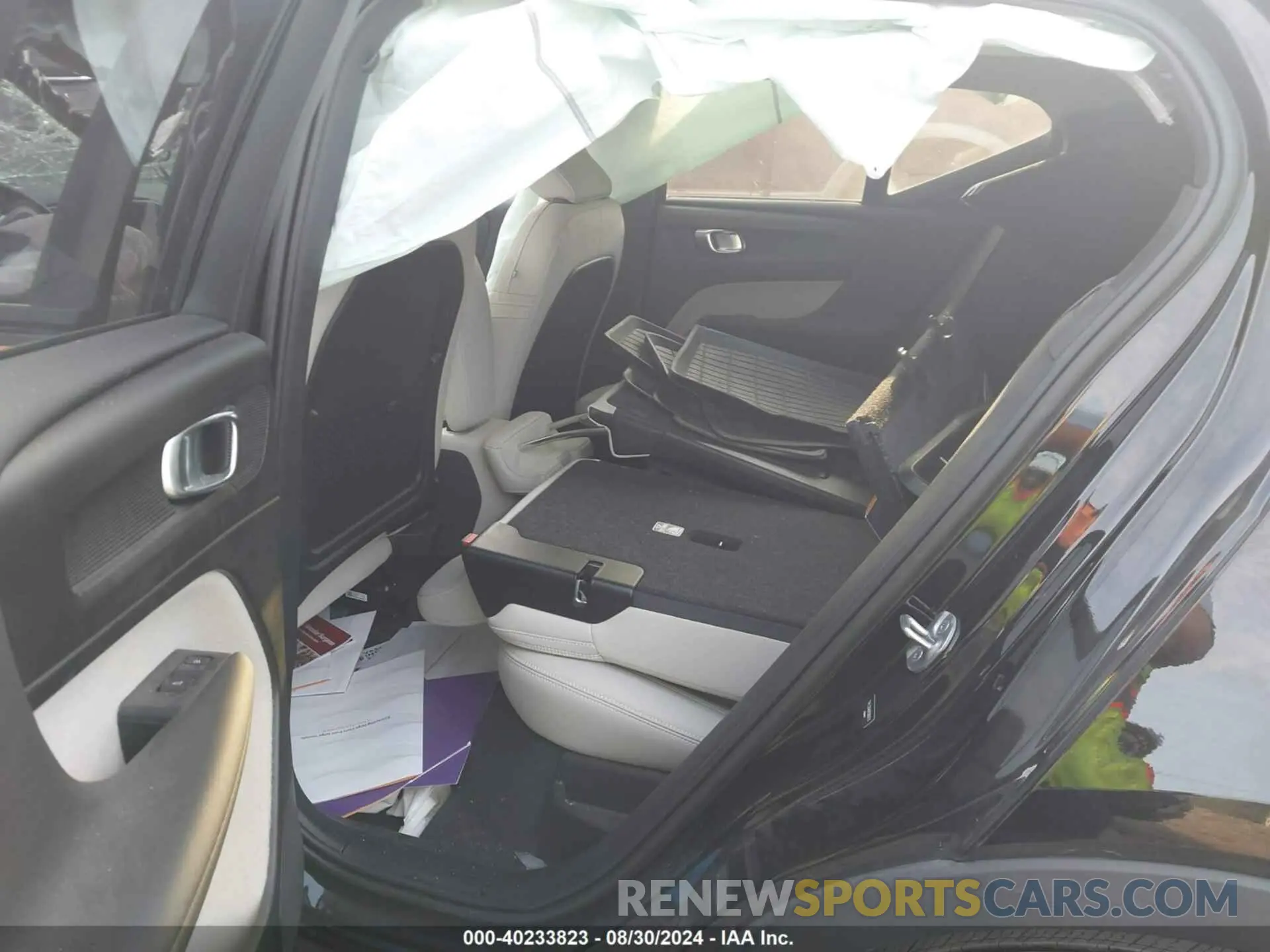 8 Photograph of a damaged car YV4L12UW6P2983721 VOLVO XC40 2023