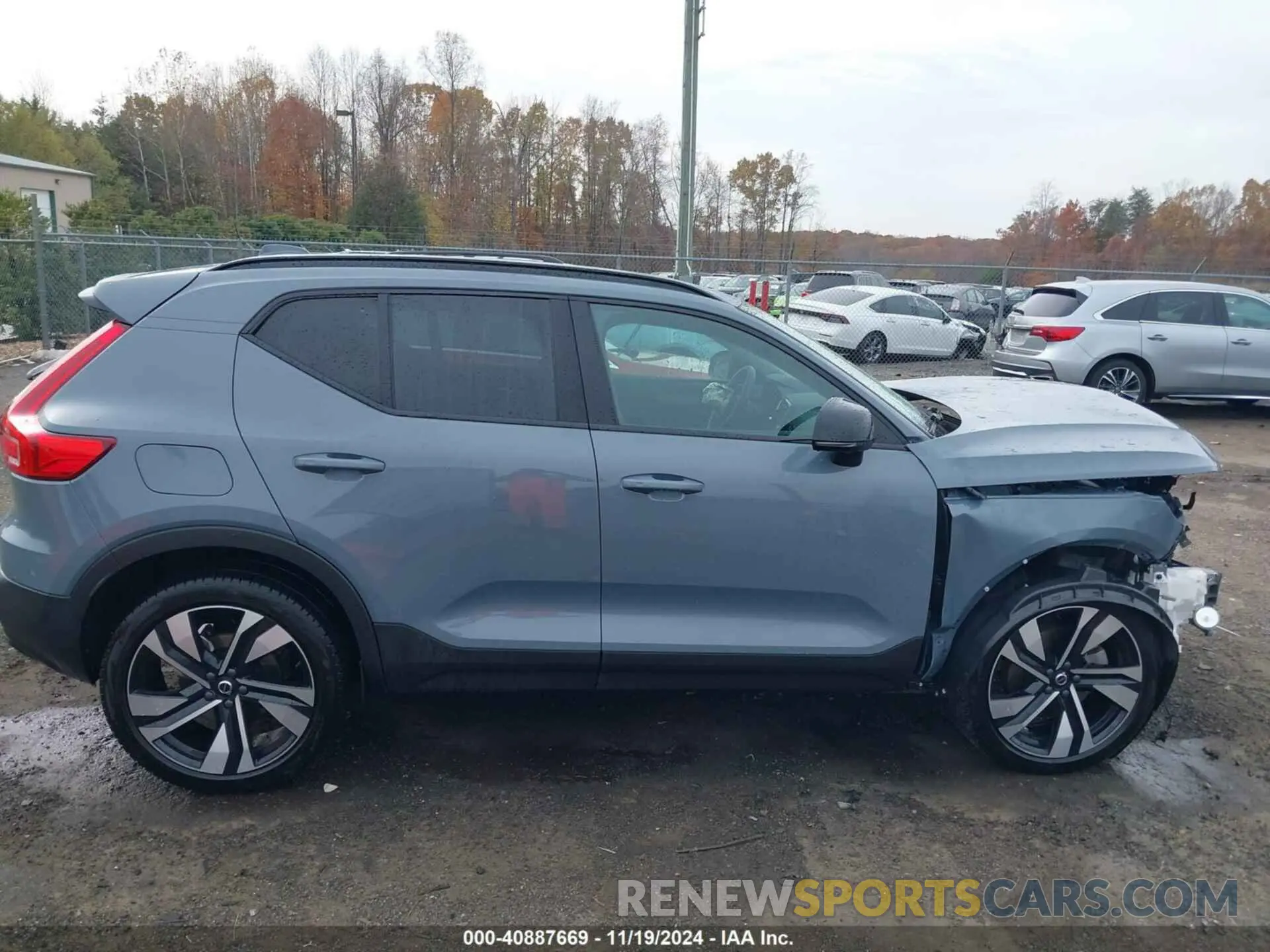 14 Photograph of a damaged car YV4L12UX6P2910597 VOLVO XC40 2023