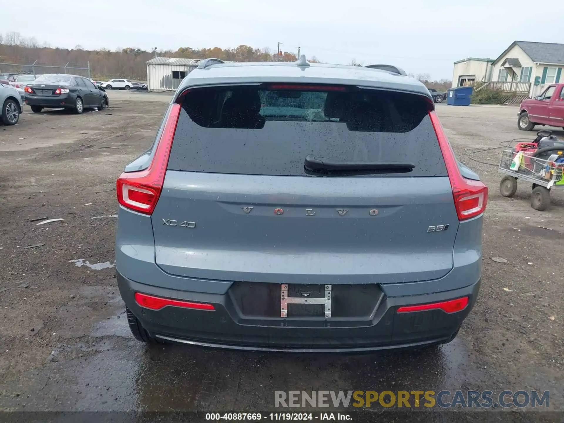 17 Photograph of a damaged car YV4L12UX6P2910597 VOLVO XC40 2023