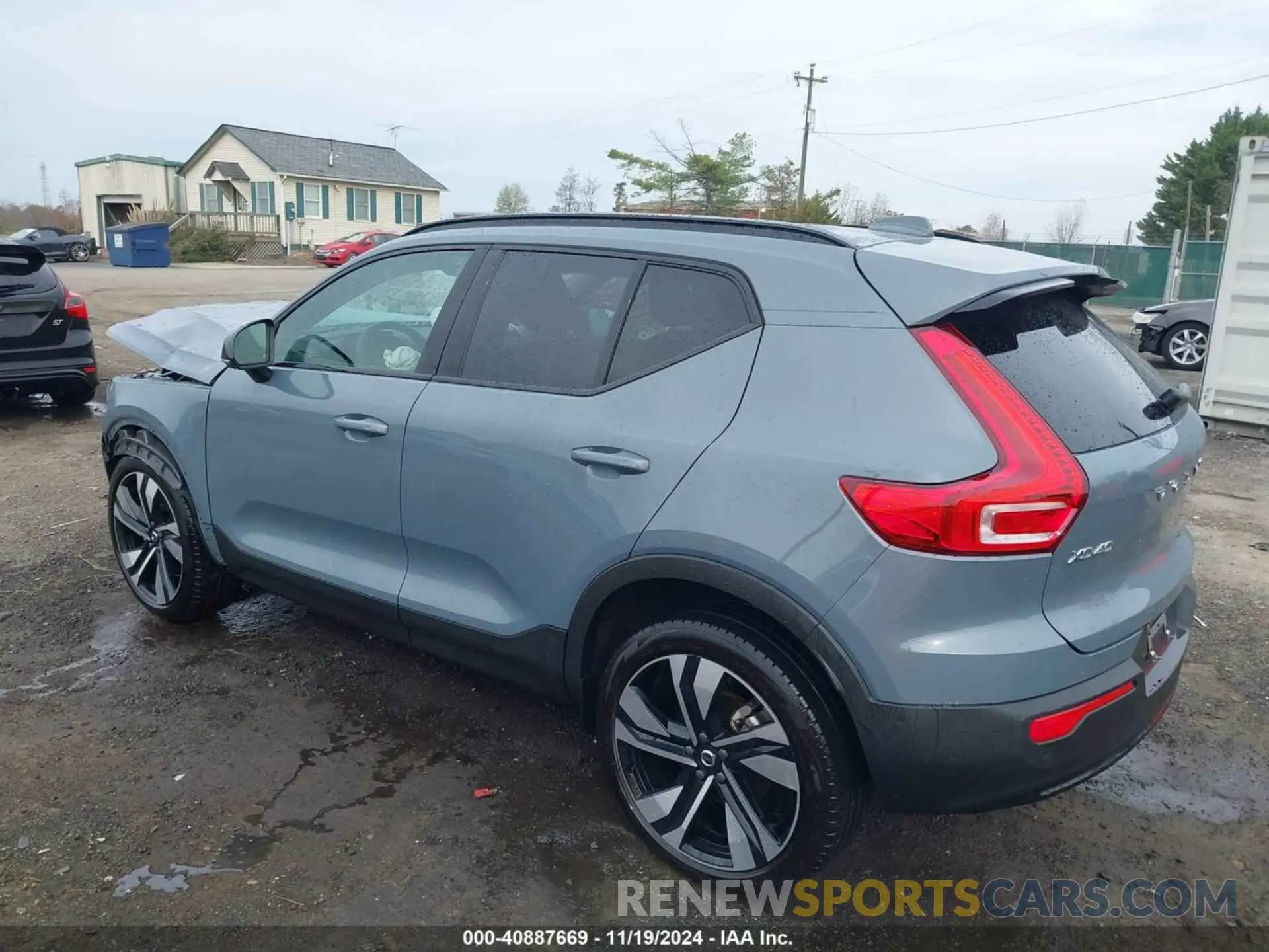 3 Photograph of a damaged car YV4L12UX6P2910597 VOLVO XC40 2023