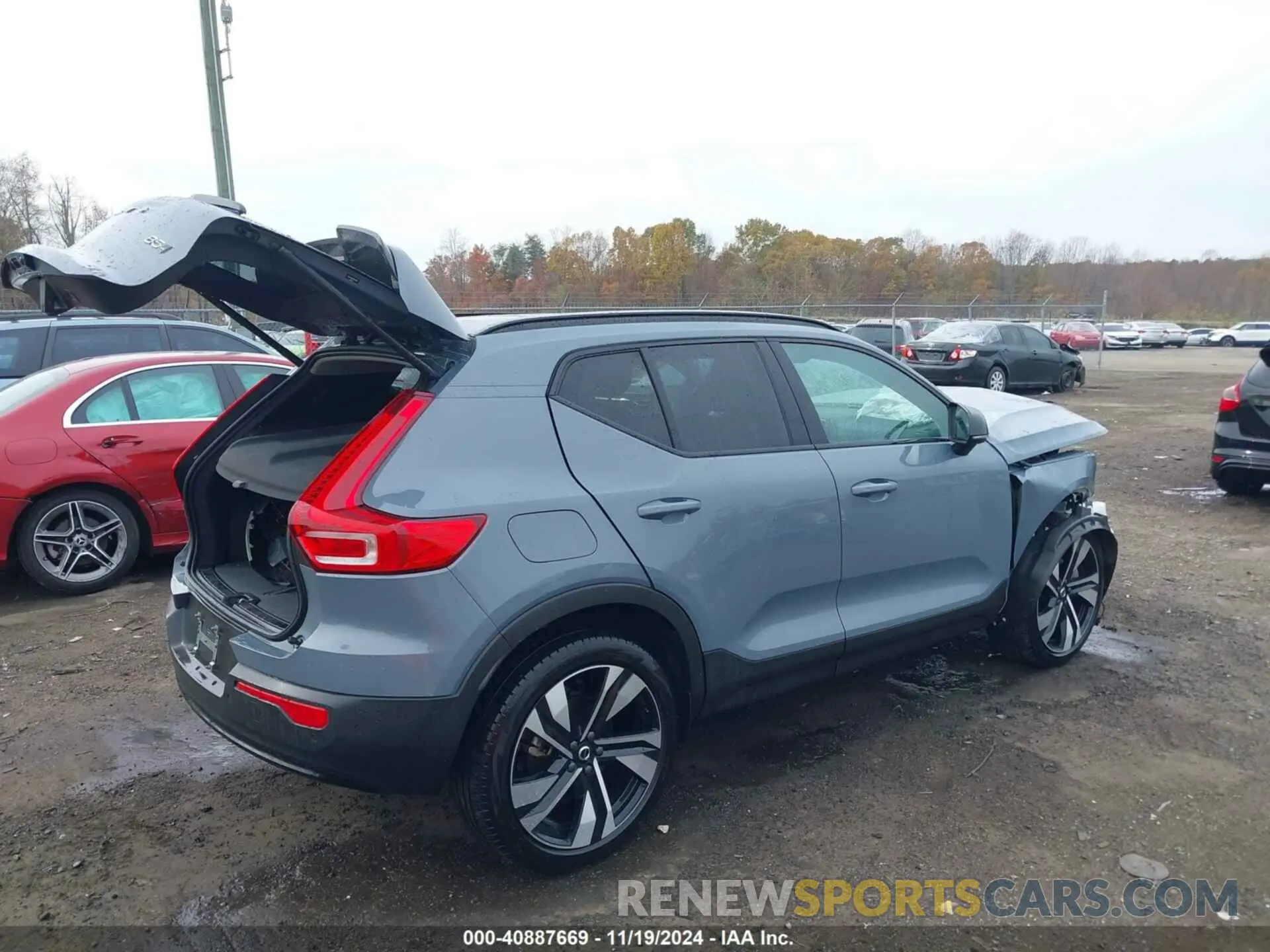 4 Photograph of a damaged car YV4L12UX6P2910597 VOLVO XC40 2023
