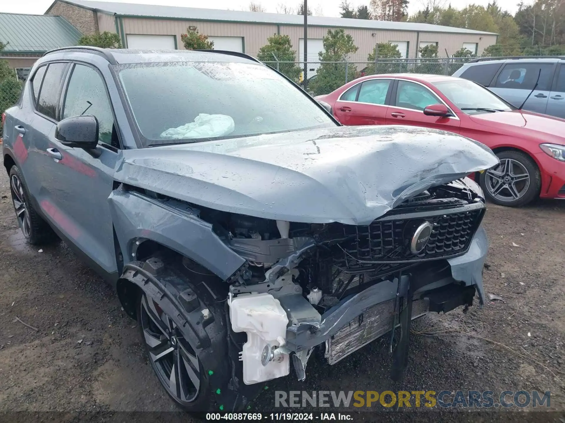 6 Photograph of a damaged car YV4L12UX6P2910597 VOLVO XC40 2023