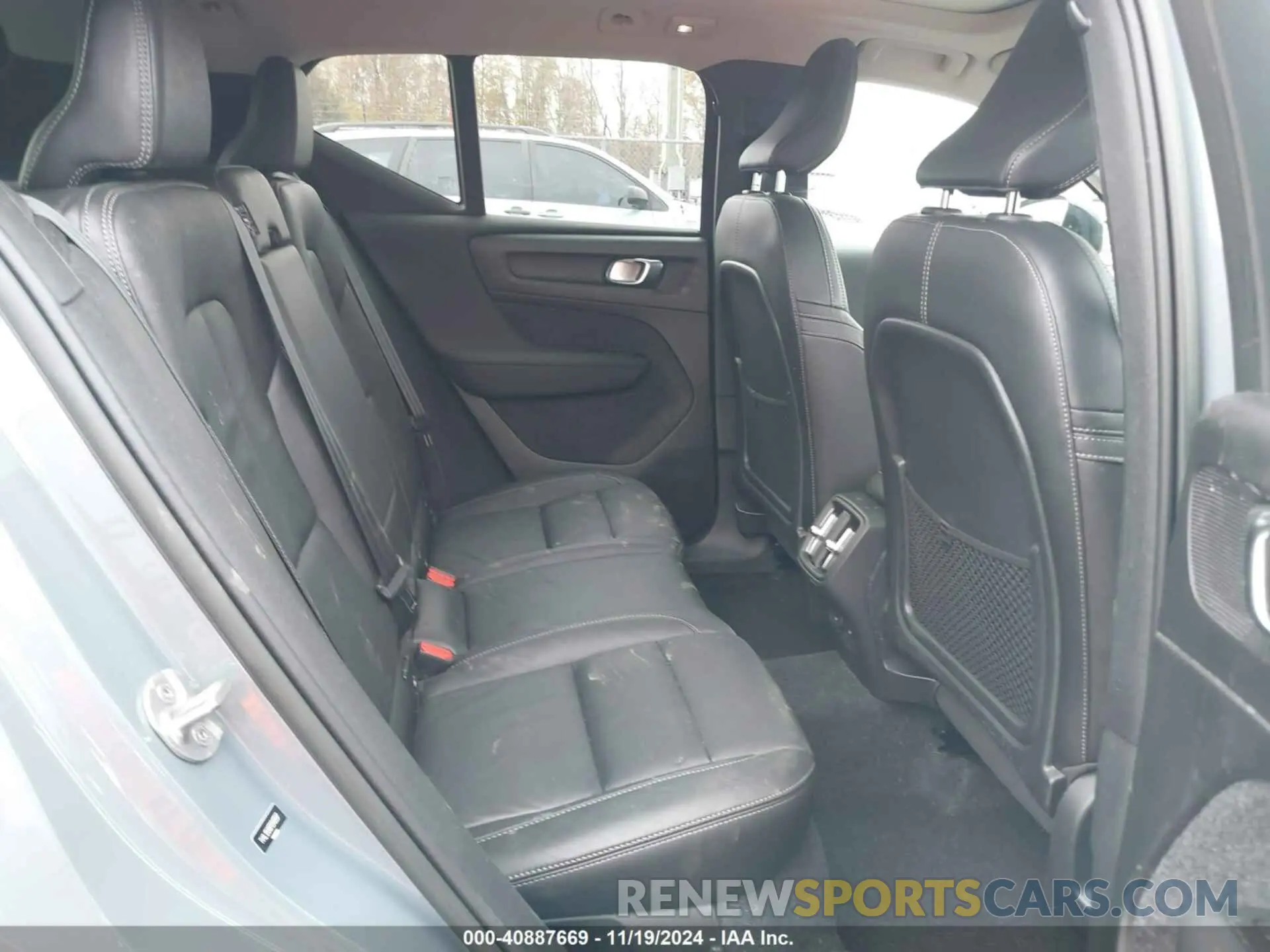 8 Photograph of a damaged car YV4L12UX6P2910597 VOLVO XC40 2023