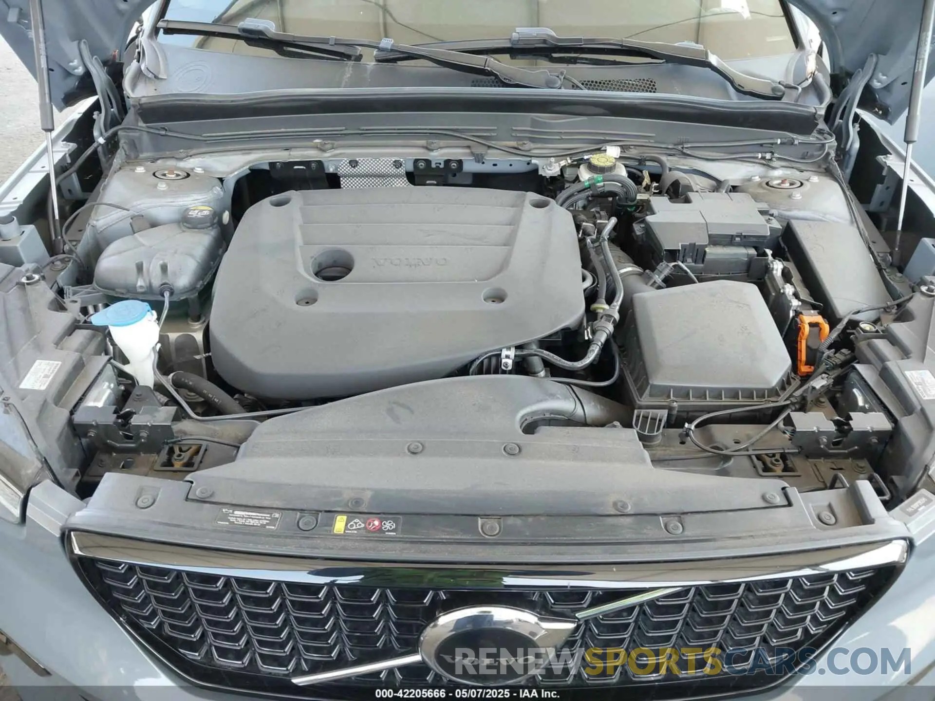 10 Photograph of a damaged car YV4L12UX9P2952245 VOLVO XC40 2023