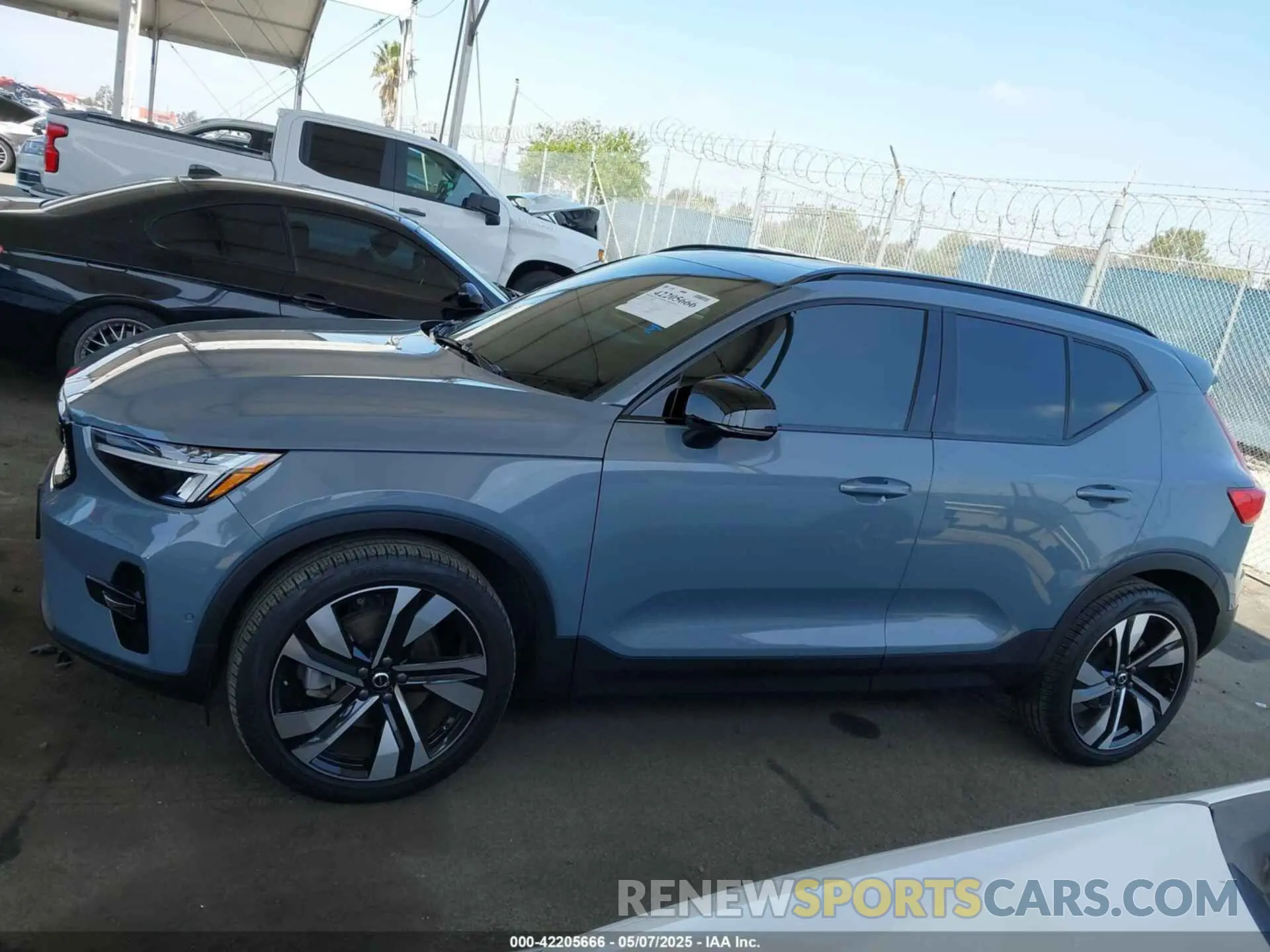14 Photograph of a damaged car YV4L12UX9P2952245 VOLVO XC40 2023