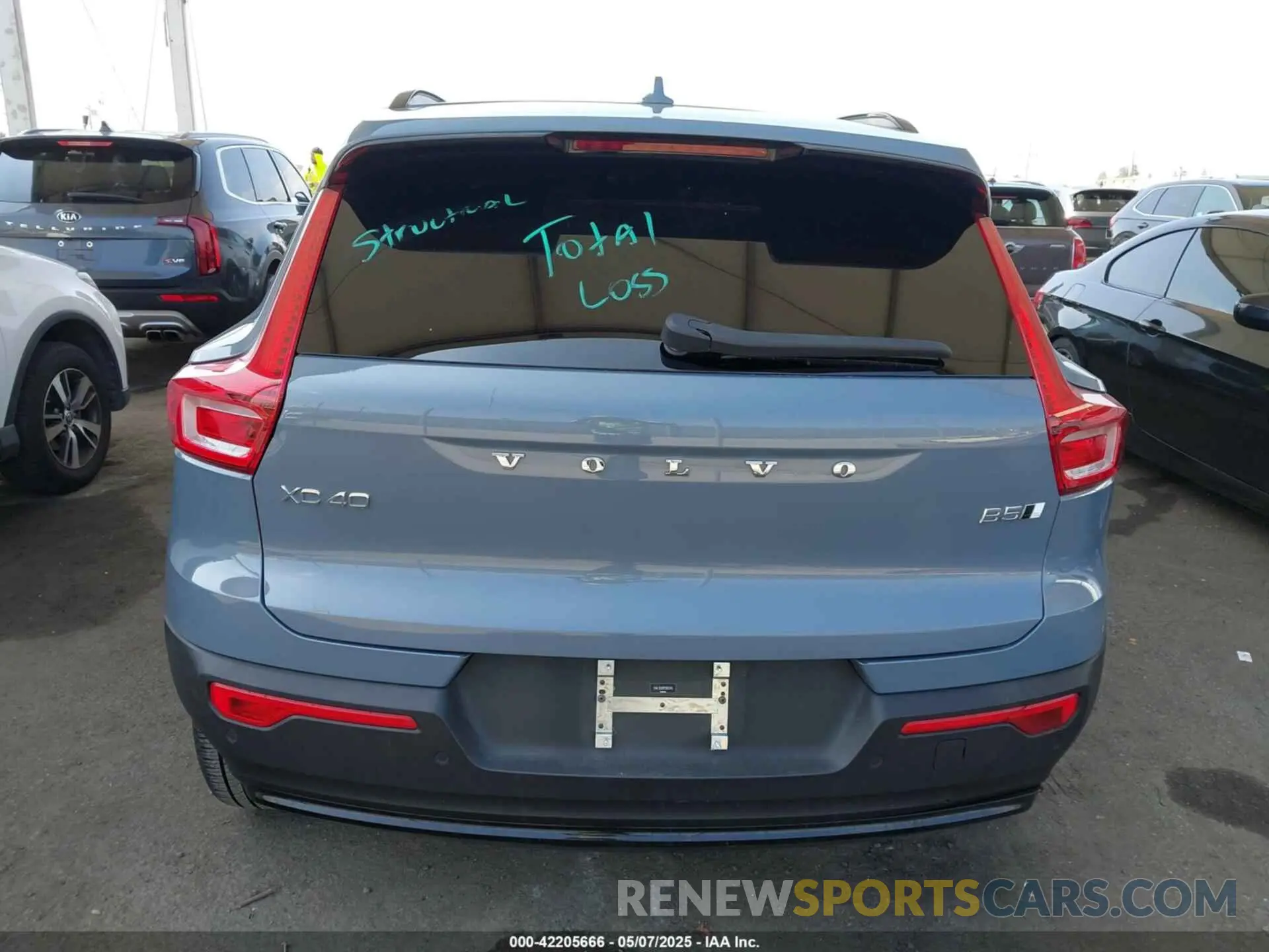 16 Photograph of a damaged car YV4L12UX9P2952245 VOLVO XC40 2023