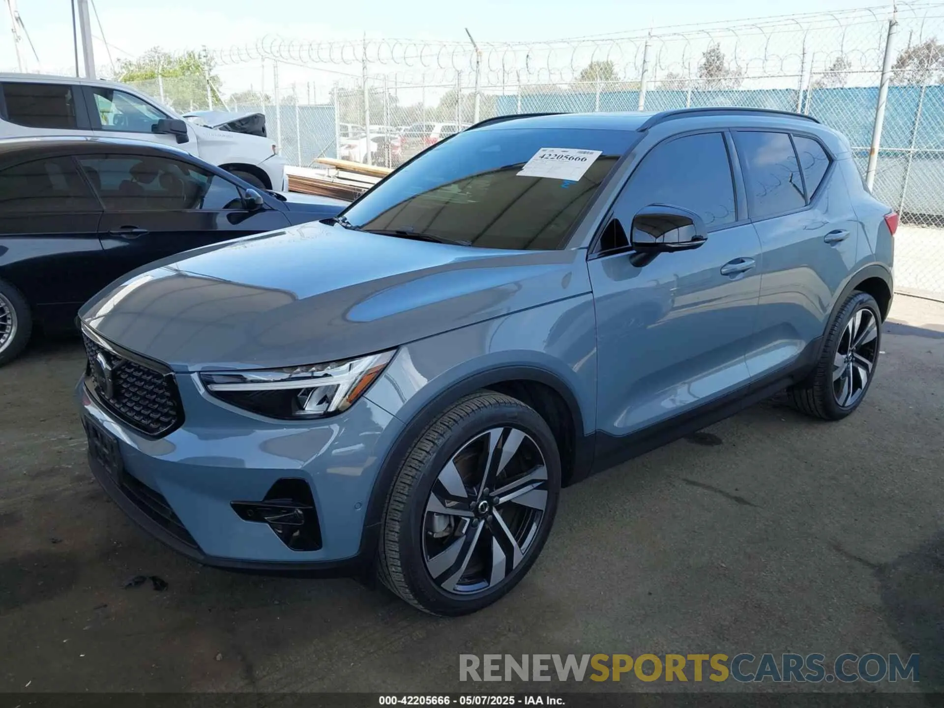 2 Photograph of a damaged car YV4L12UX9P2952245 VOLVO XC40 2023