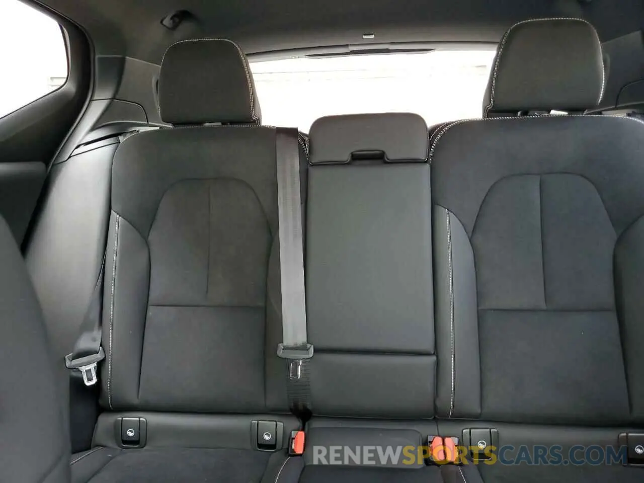 10 Photograph of a damaged car YV4EH3HL0R2289281 VOLVO XC40 2024