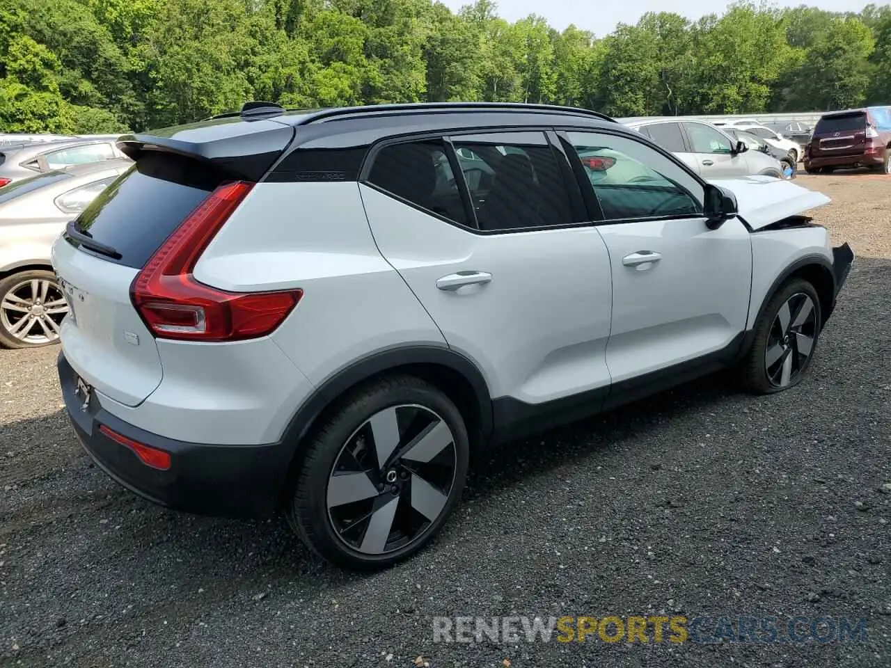 3 Photograph of a damaged car YV4EH3HL0R2289281 VOLVO XC40 2024