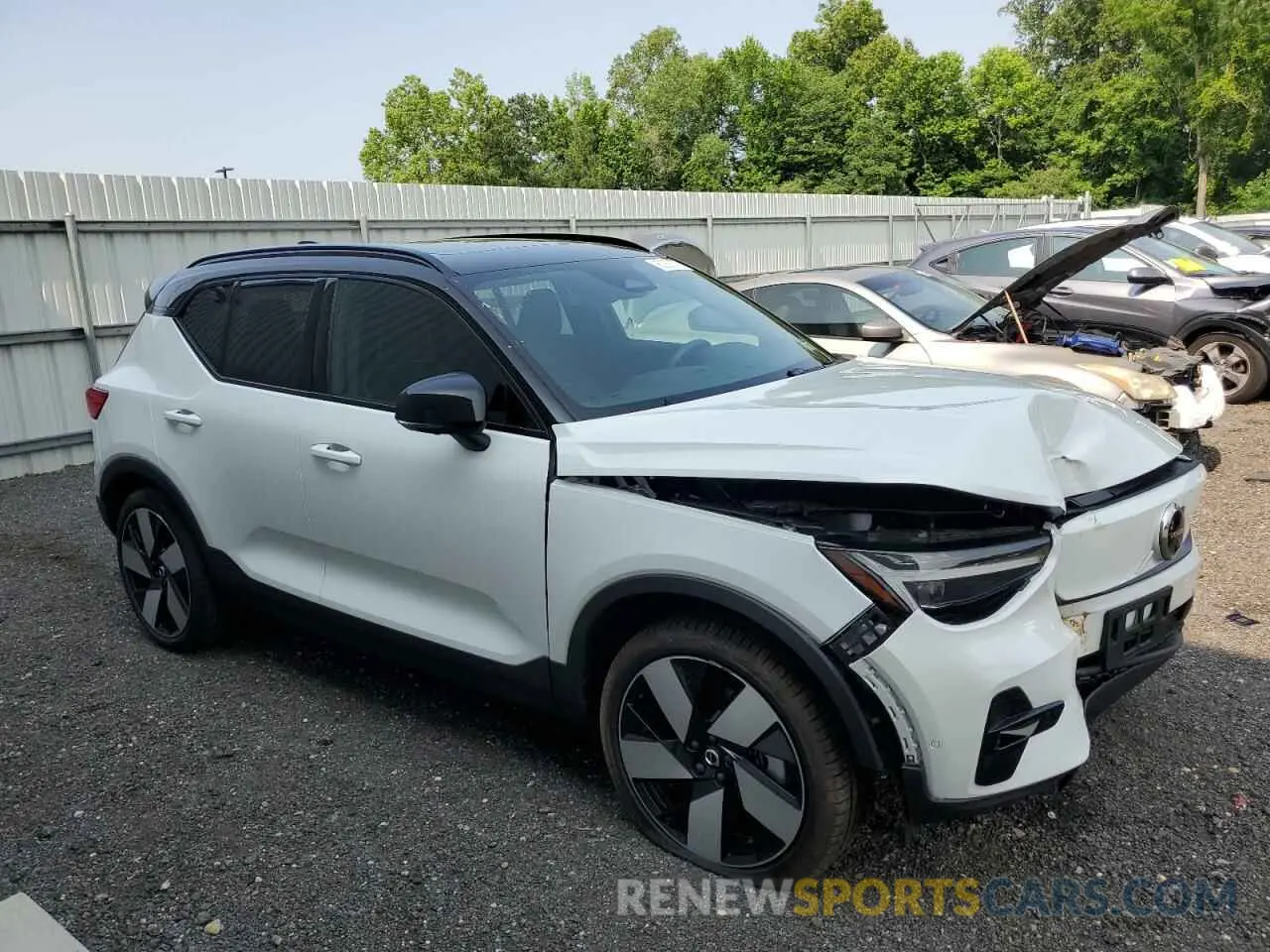 4 Photograph of a damaged car YV4EH3HL0R2289281 VOLVO XC40 2024