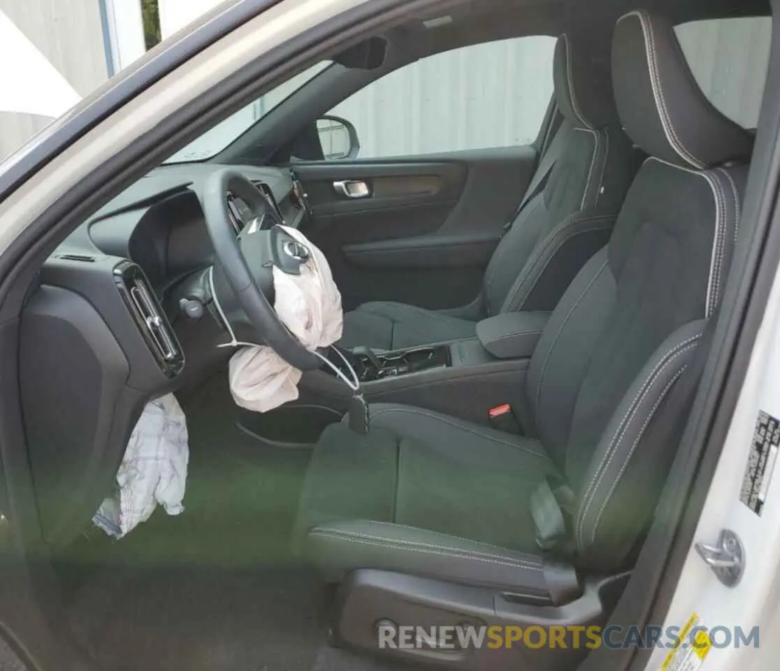 7 Photograph of a damaged car YV4EH3HL0R2289281 VOLVO XC40 2024