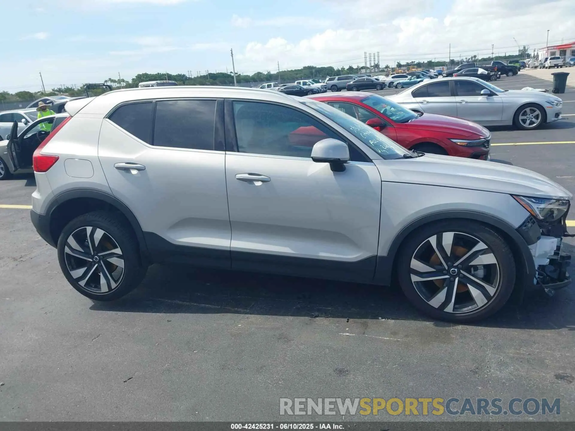 13 Photograph of a damaged car YV4L12UE0R2249649 VOLVO XC40 2024
