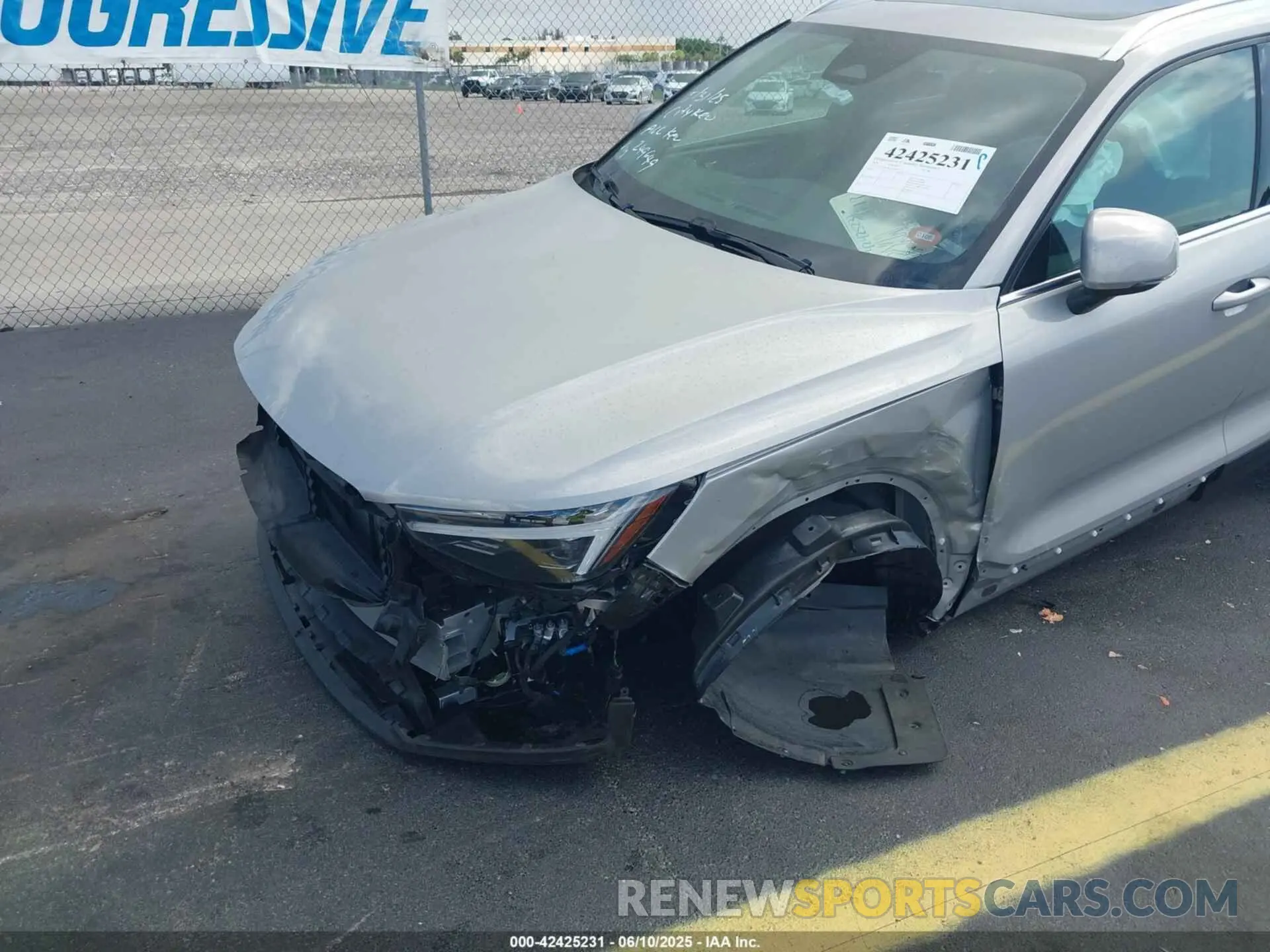 6 Photograph of a damaged car YV4L12UE0R2249649 VOLVO XC40 2024