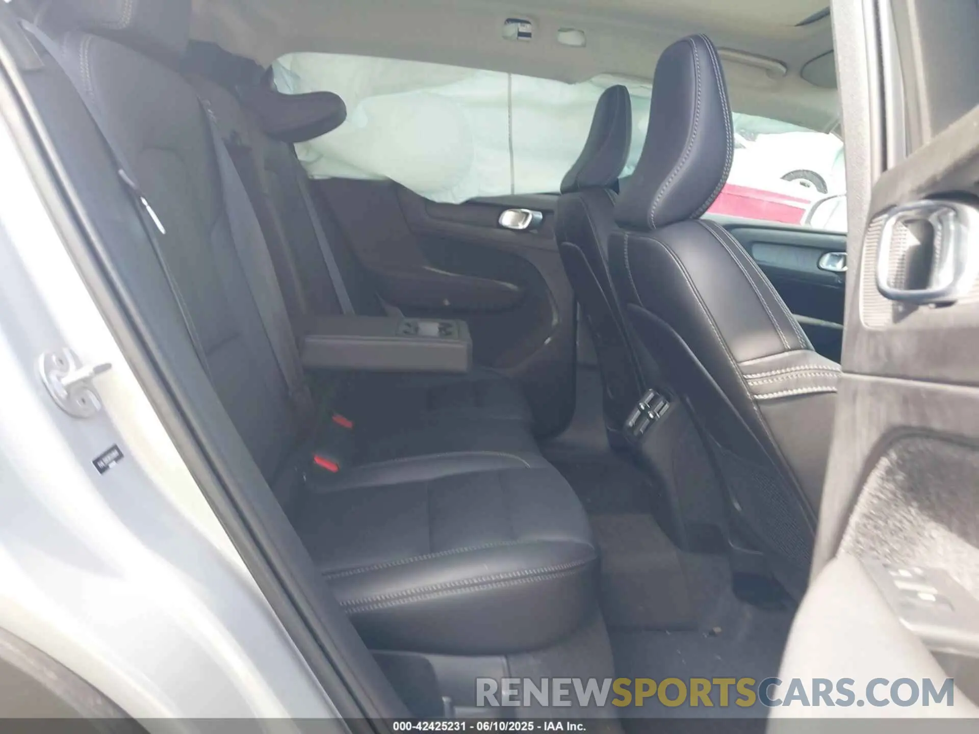 8 Photograph of a damaged car YV4L12UE0R2249649 VOLVO XC40 2024