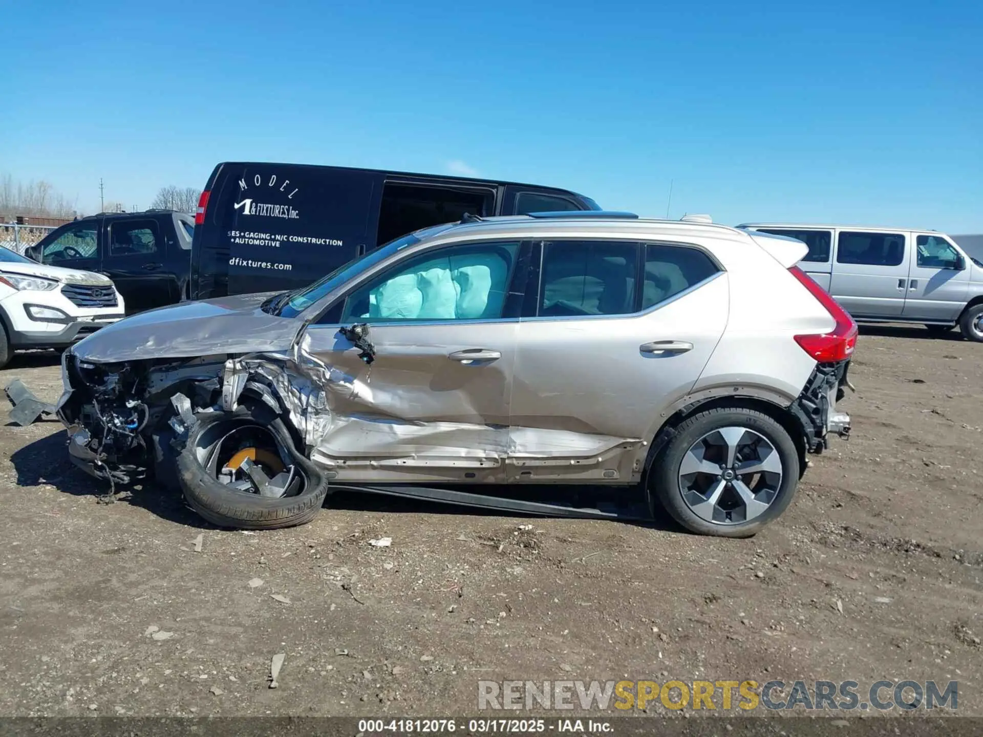 14 Photograph of a damaged car YV4L12UE3R2290695 VOLVO XC40 2024