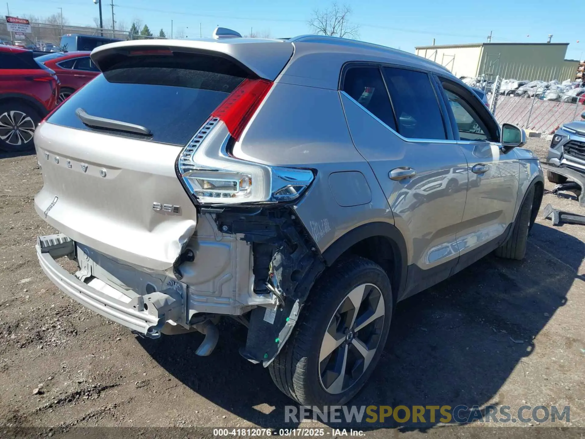 4 Photograph of a damaged car YV4L12UE3R2290695 VOLVO XC40 2024