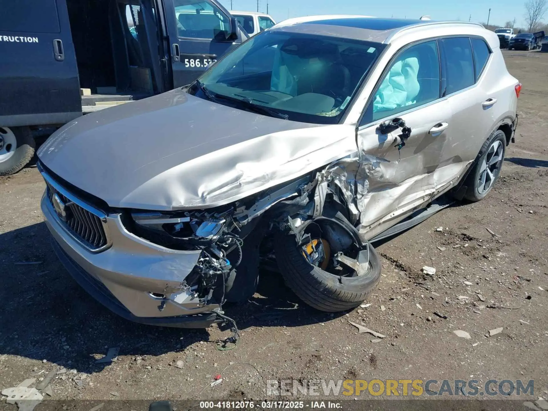 6 Photograph of a damaged car YV4L12UE3R2290695 VOLVO XC40 2024