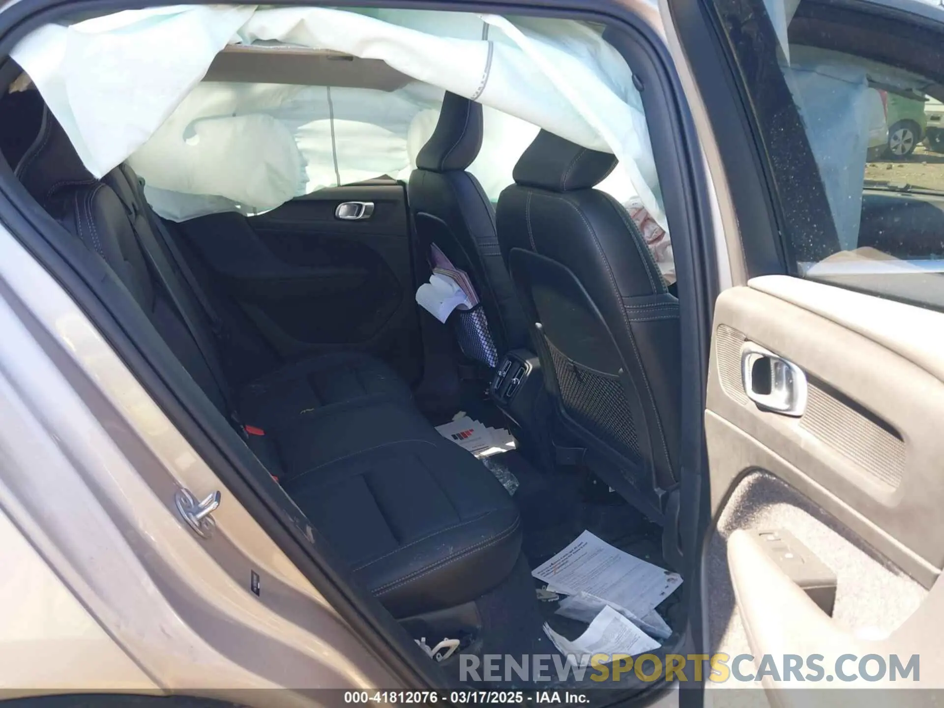8 Photograph of a damaged car YV4L12UE3R2290695 VOLVO XC40 2024