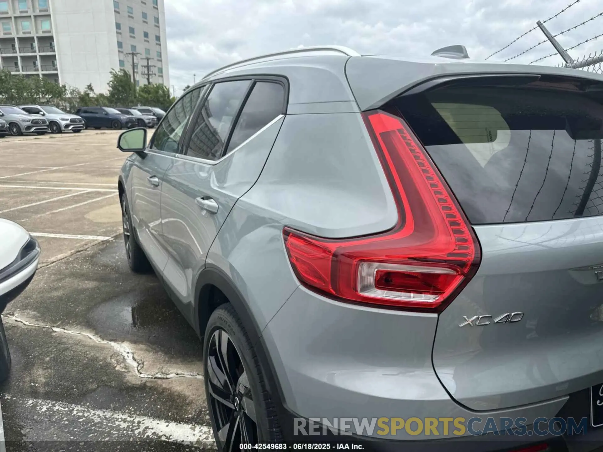 3 Photograph of a damaged car YV4L12UE6R2238137 VOLVO XC40 2024