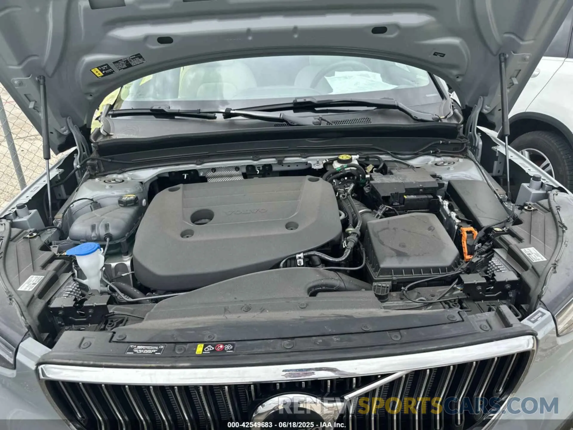 9 Photograph of a damaged car YV4L12UE6R2238137 VOLVO XC40 2024