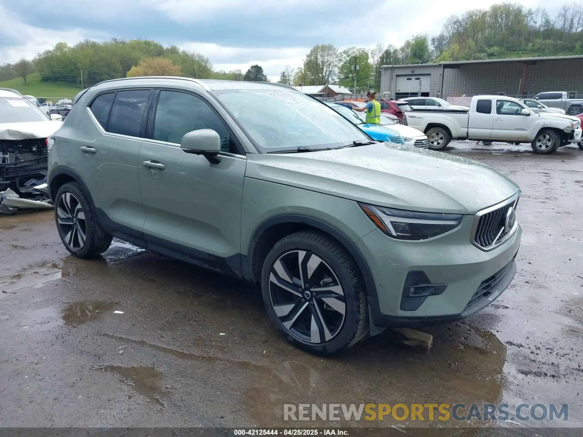 1 Photograph of a damaged car YV4L12UF3R2260539 VOLVO XC40 2024