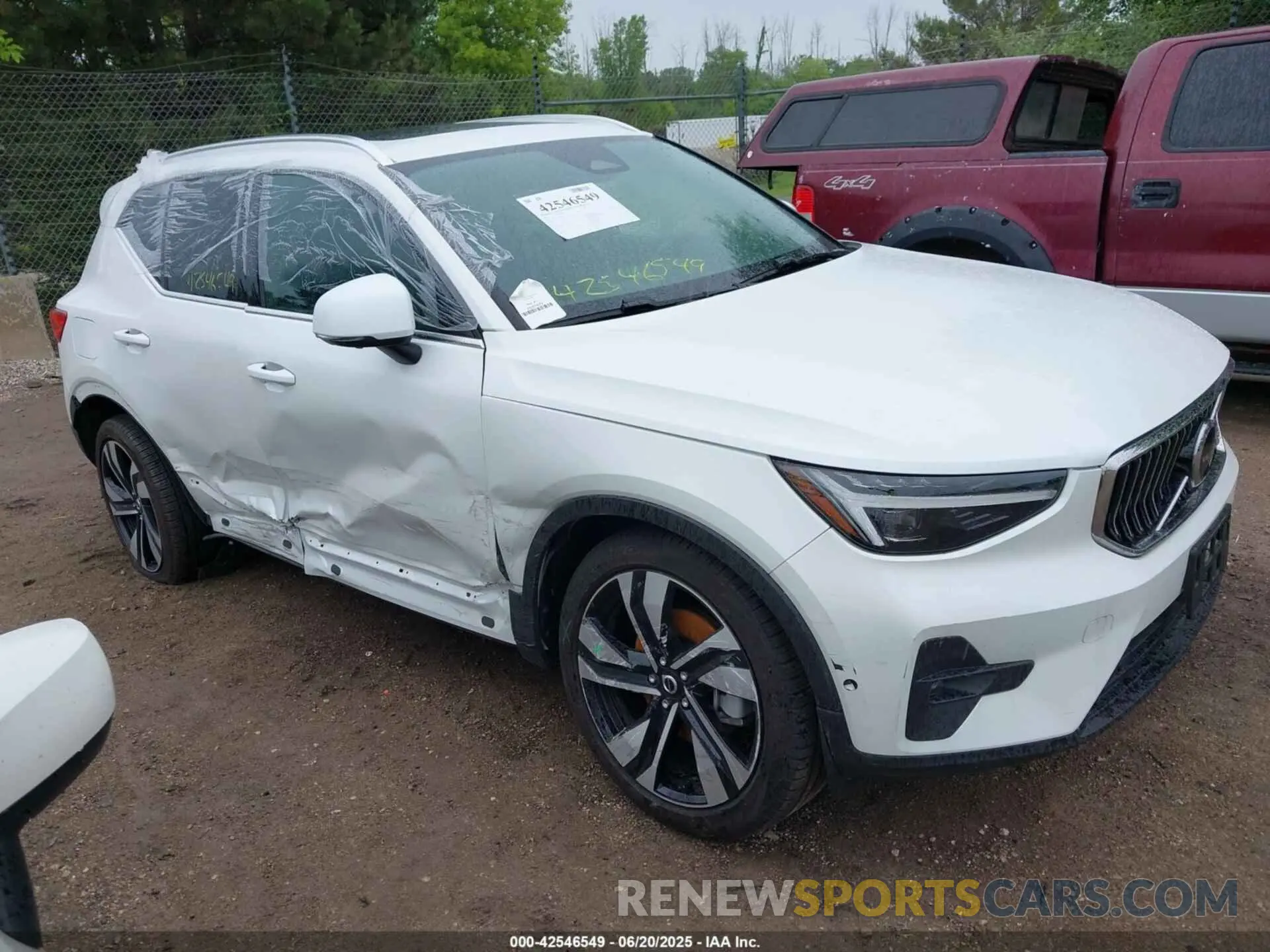 1 Photograph of a damaged car YV4L12UF8R2265543 VOLVO XC40 2024