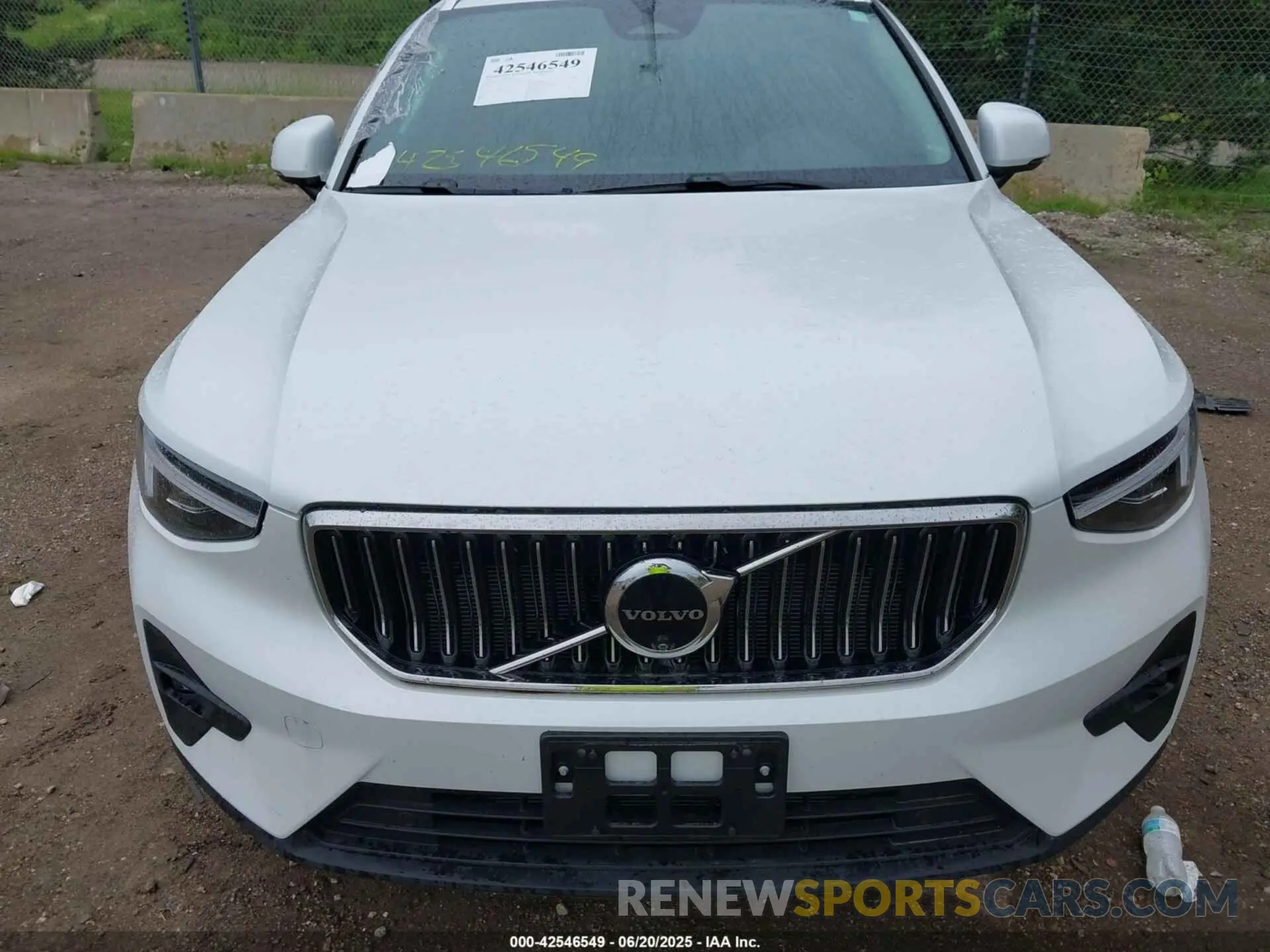 10 Photograph of a damaged car YV4L12UF8R2265543 VOLVO XC40 2024