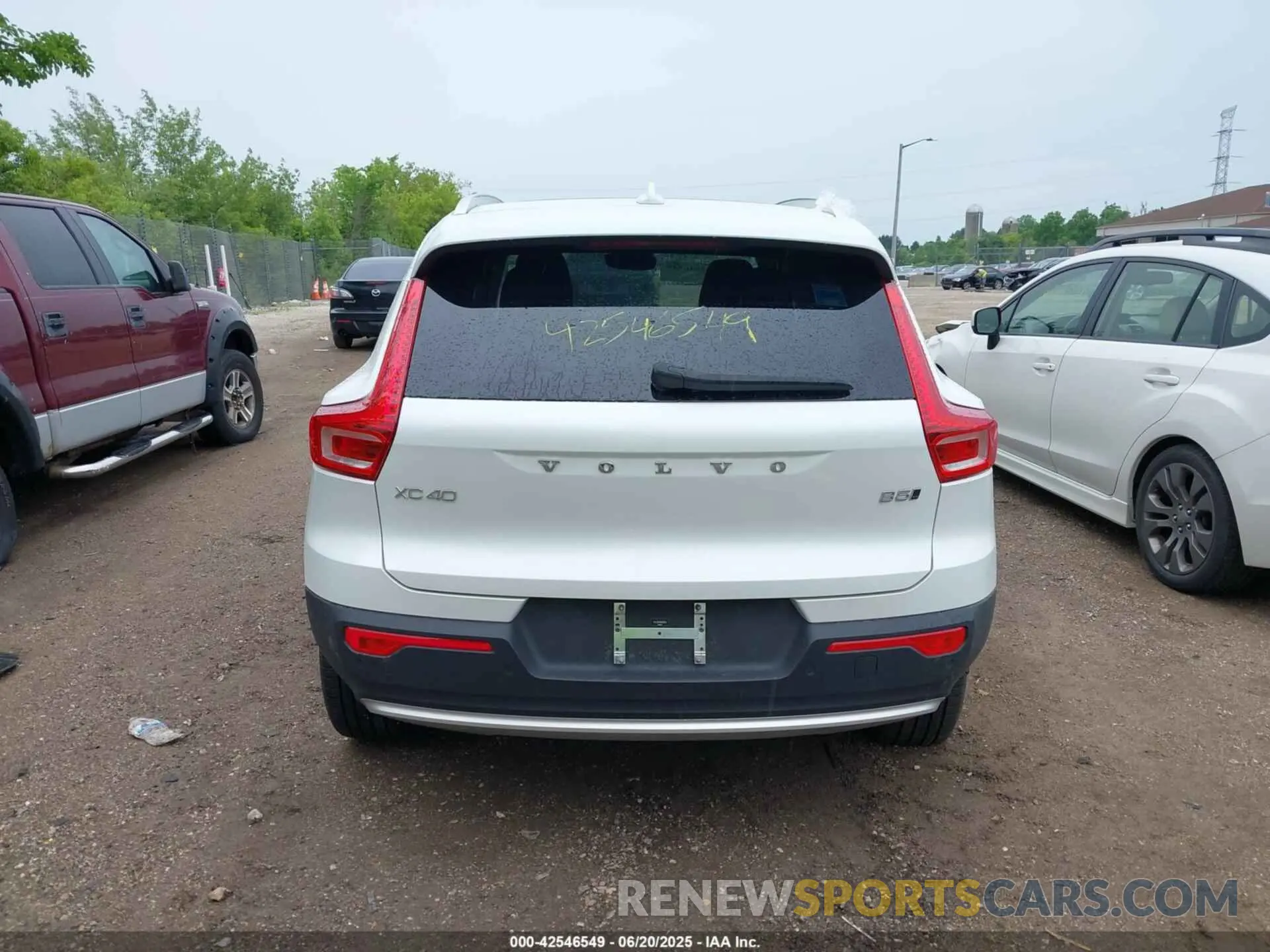 16 Photograph of a damaged car YV4L12UF8R2265543 VOLVO XC40 2024
