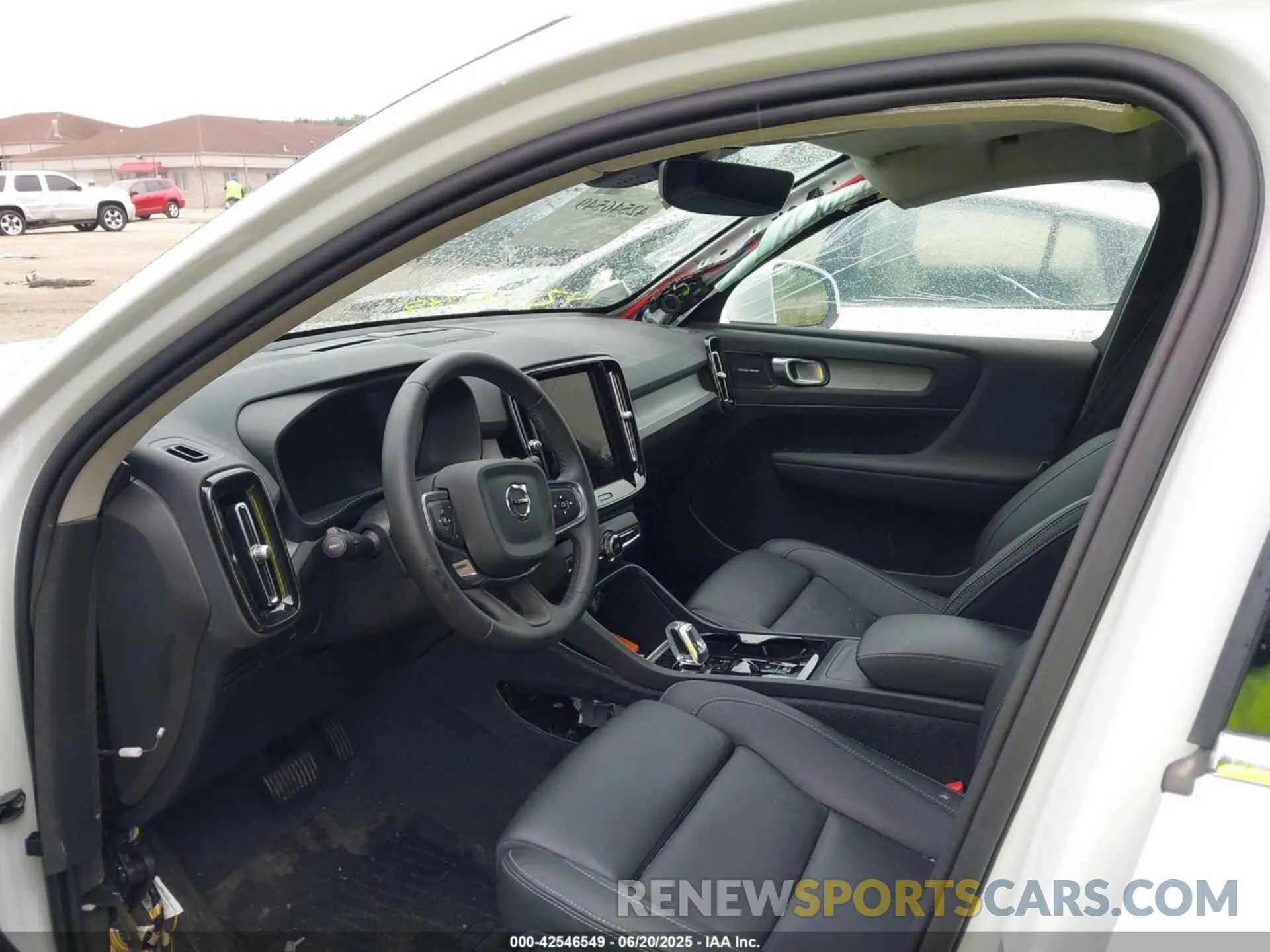 5 Photograph of a damaged car YV4L12UF8R2265543 VOLVO XC40 2024