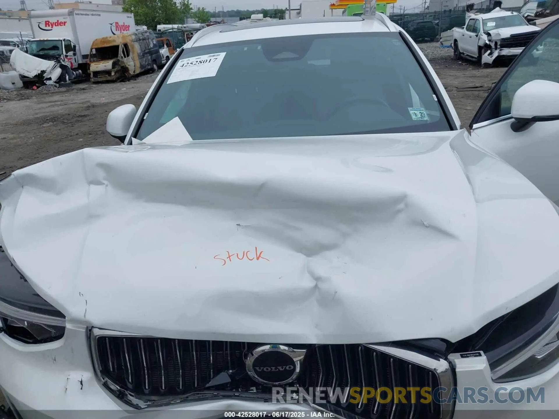 10 Photograph of a damaged car YV4L12UK3R2341795 VOLVO XC40 2024