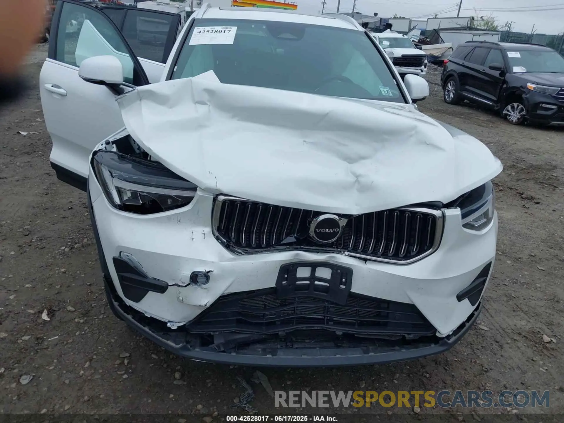 6 Photograph of a damaged car YV4L12UK3R2341795 VOLVO XC40 2024