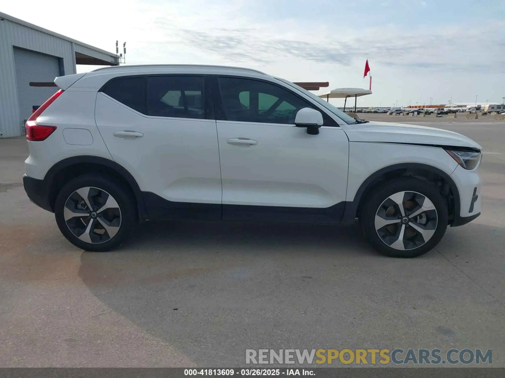 14 Photograph of a damaged car YV4L12UK5R2226924 VOLVO XC40 2024