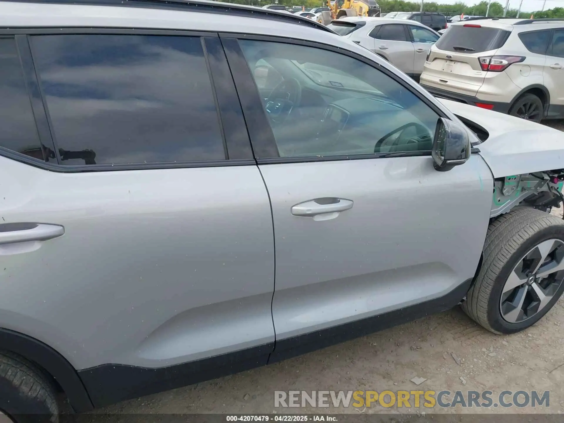 14 Photograph of a damaged car YV4L12UK9R2309479 VOLVO XC40 2024
